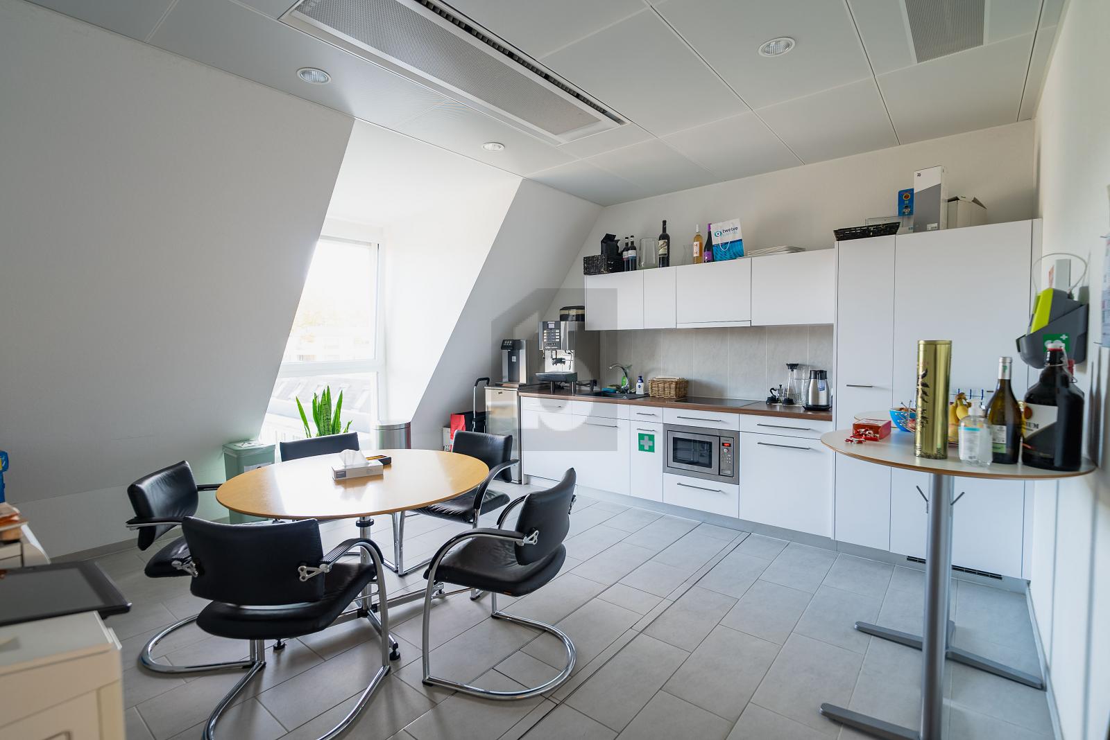 VIELFÄLTIG NUTZBAR, ZENTRAL MIT SEESICHT - 4