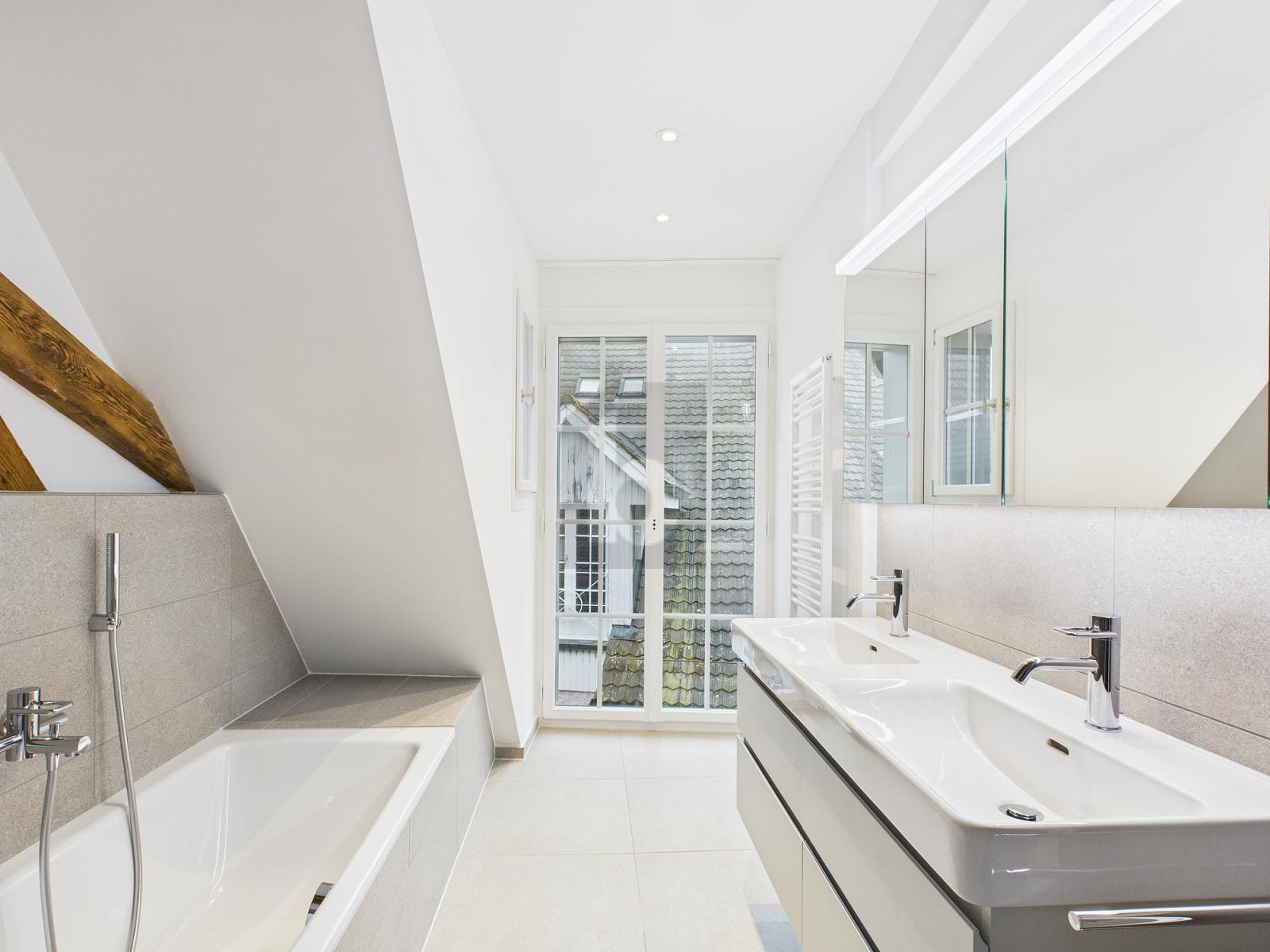 MODERNSTER STANDARD, HISTORISCH, BESTE LAGE - 1