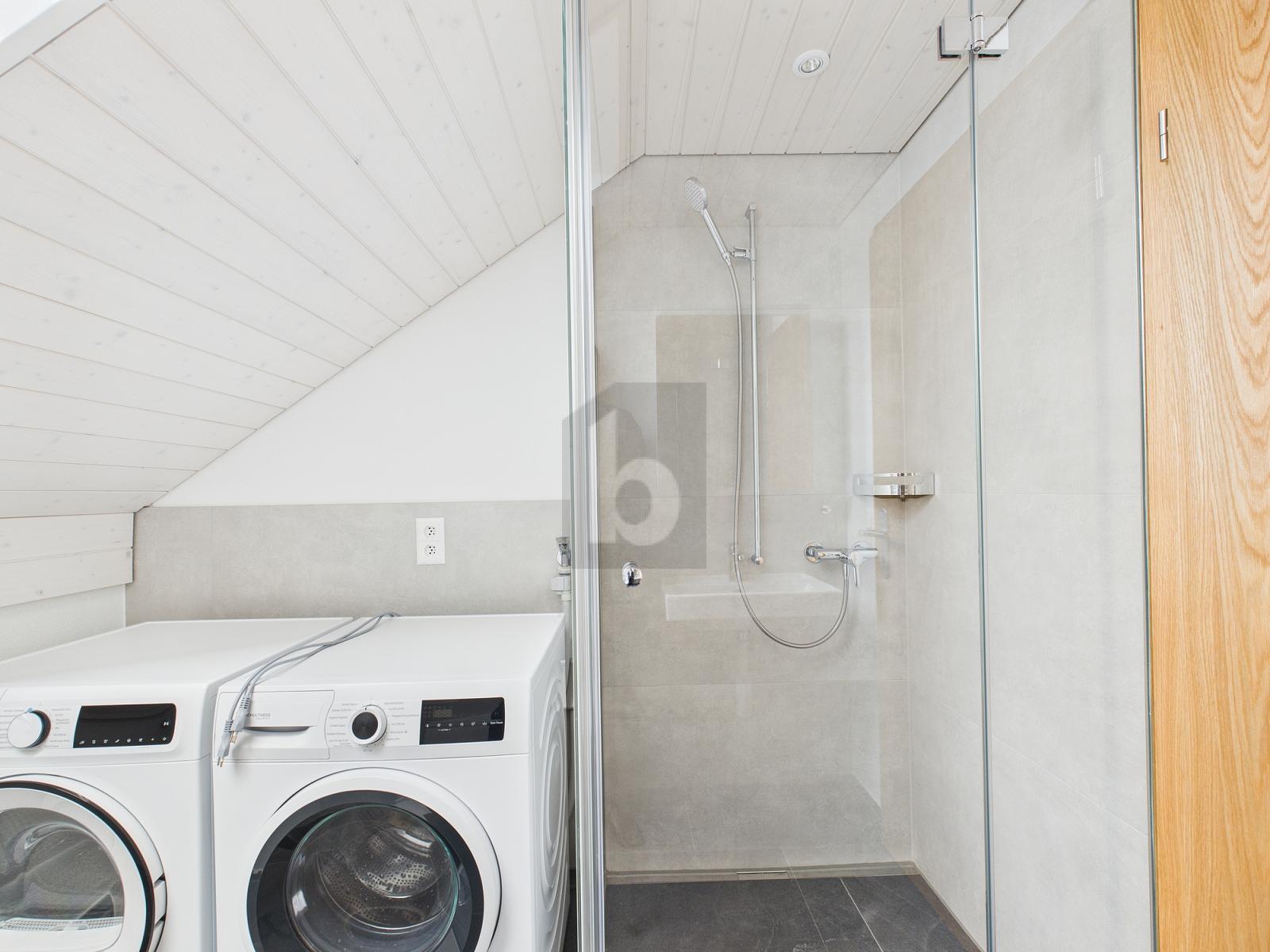 NEU, HISTORISCH, GROSSER GARTEN ZUR MITBENUTZUNG - 2