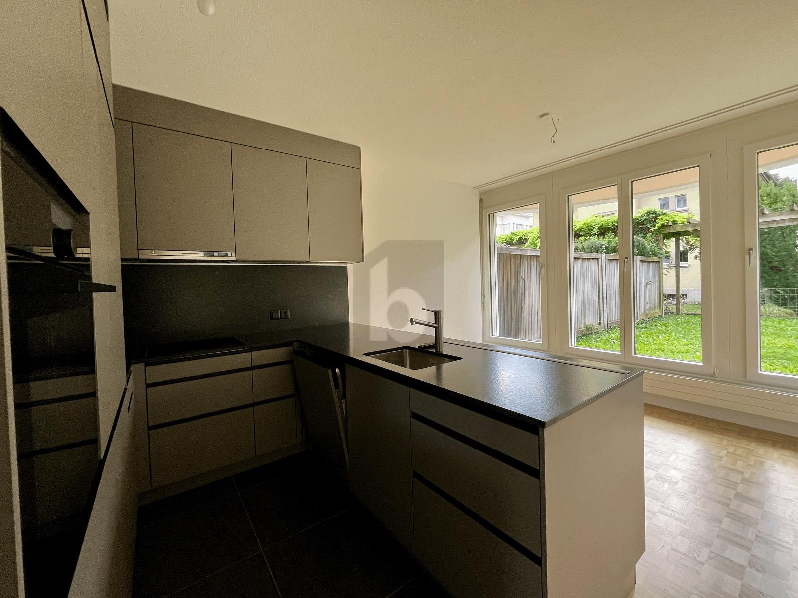 GROSSER GARTEN UND FRISCH RENOVIERTE KÜCHE - 3