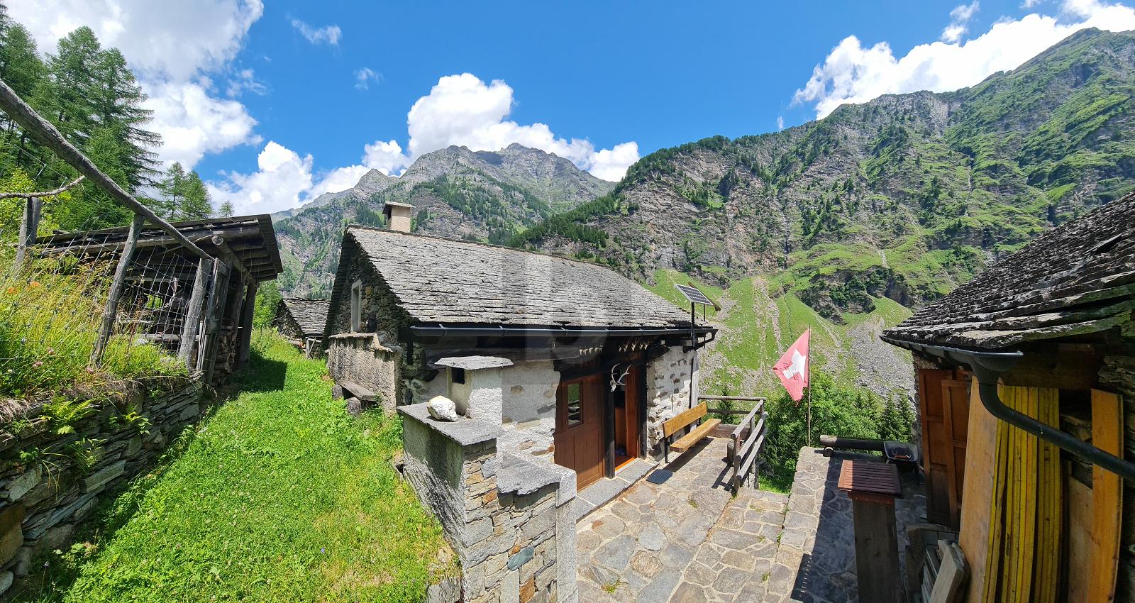 TRA LA NATURA, CON VISTA SUL PAESAGGIO - 2