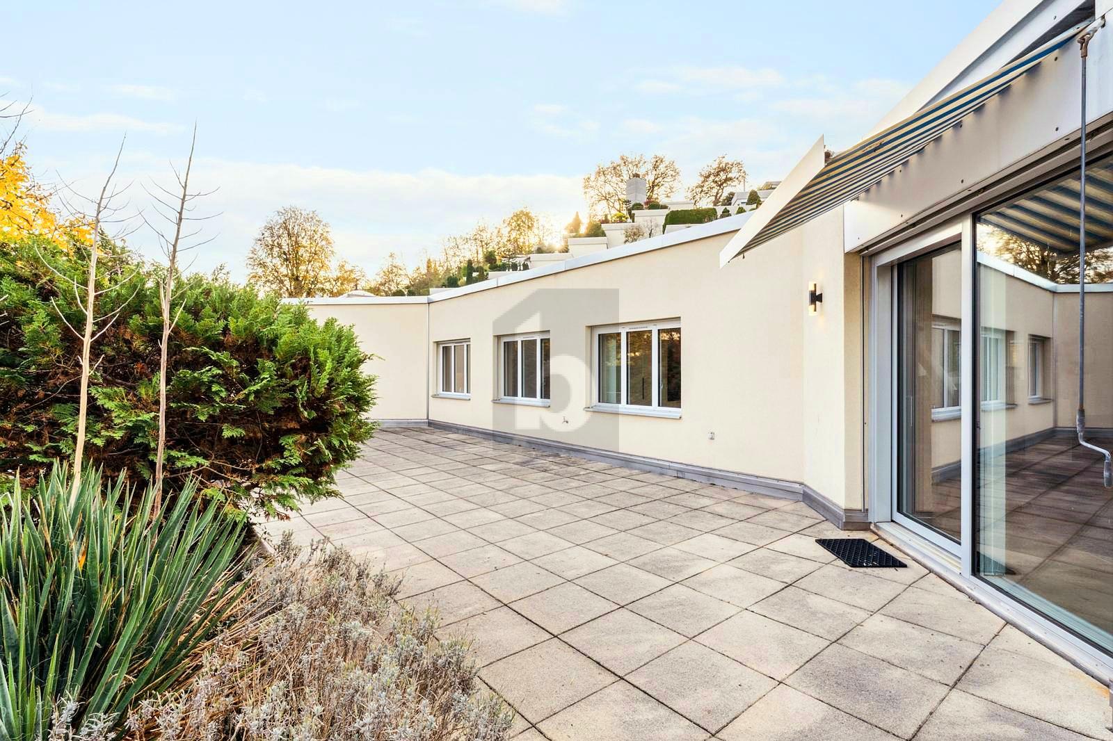 MODERN UND STILVOLL MIT SONNIGER TERRASSE - 0