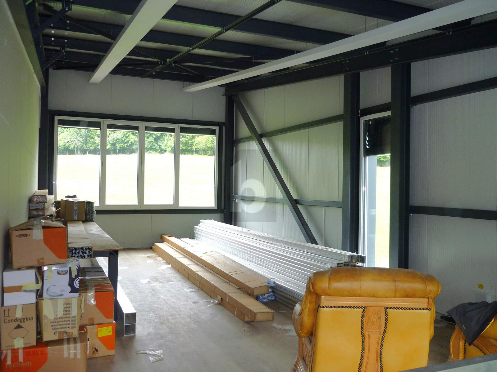 HALLE NEUVE, LUMINEUSE ET DÉGAGÉE - 4