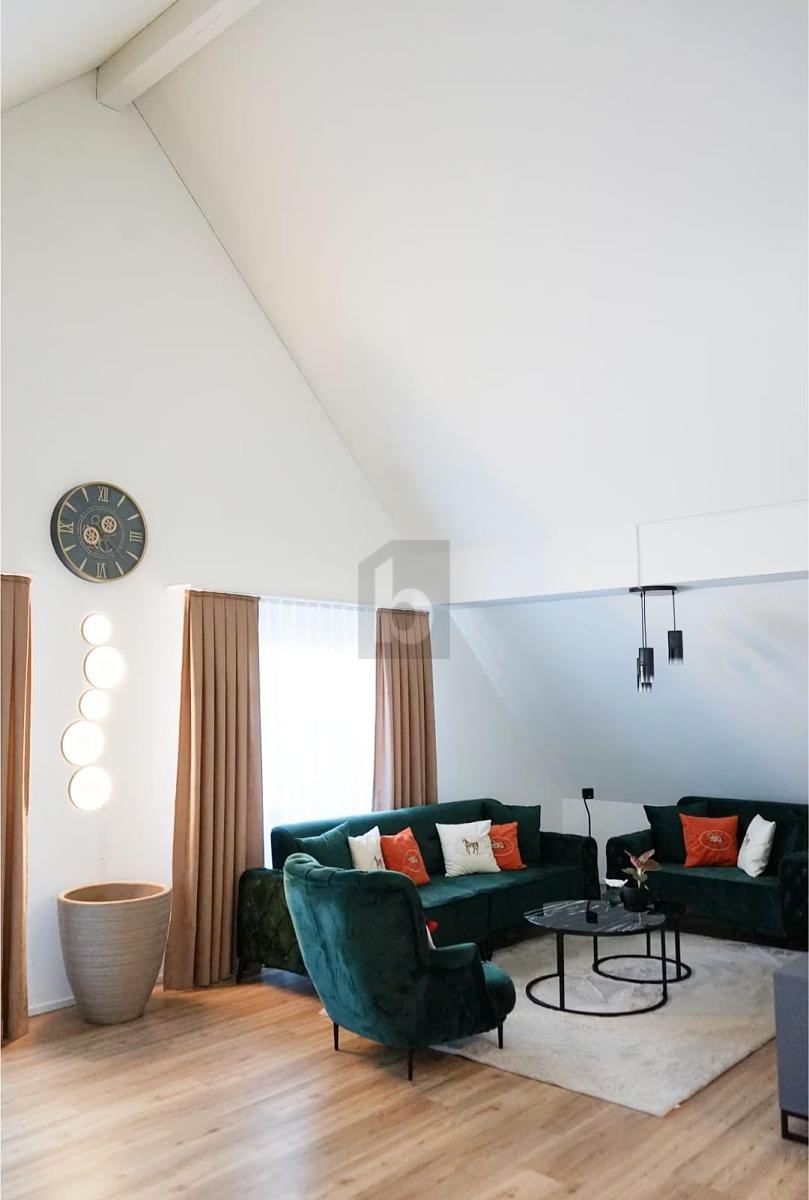 GROSSZÜGIG UND STILVOLL MIT OFFENER KÜCHE - 0