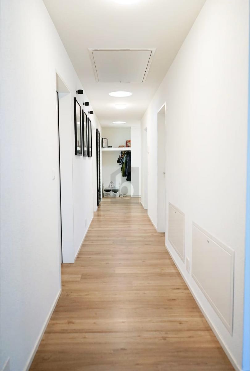 GROSSZÜGIG UND STILVOLL MIT OFFENER KÜCHE - 2