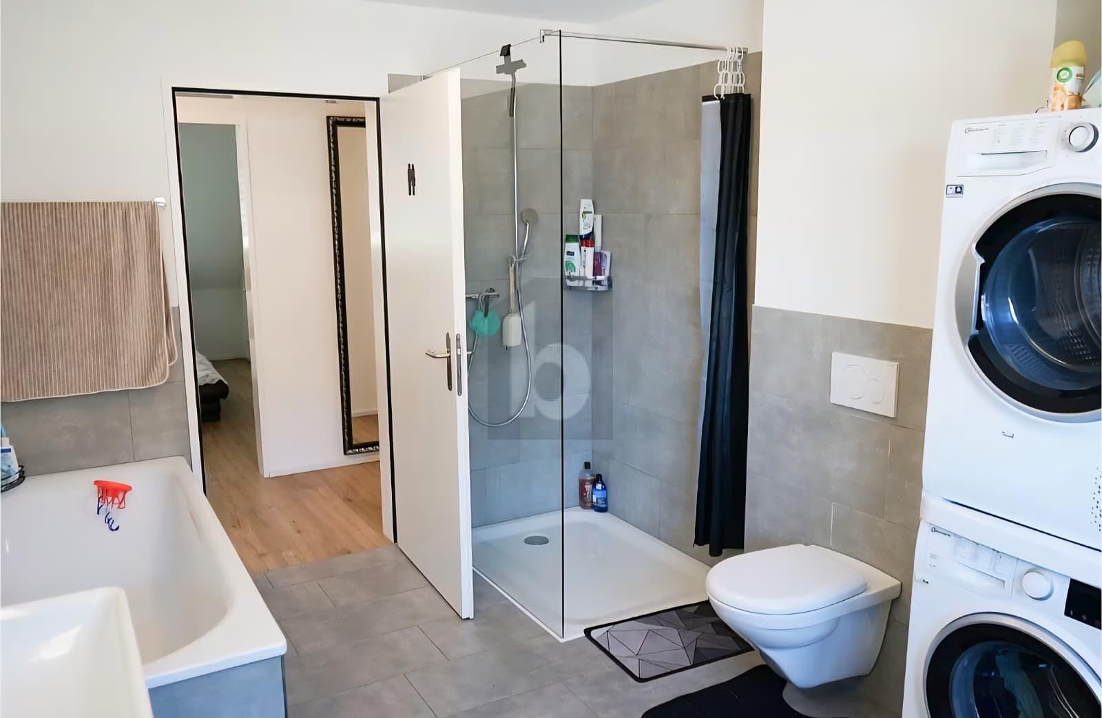 GROSSZÜGIG UND STILVOLL MIT OFFENER KÜCHE - 3