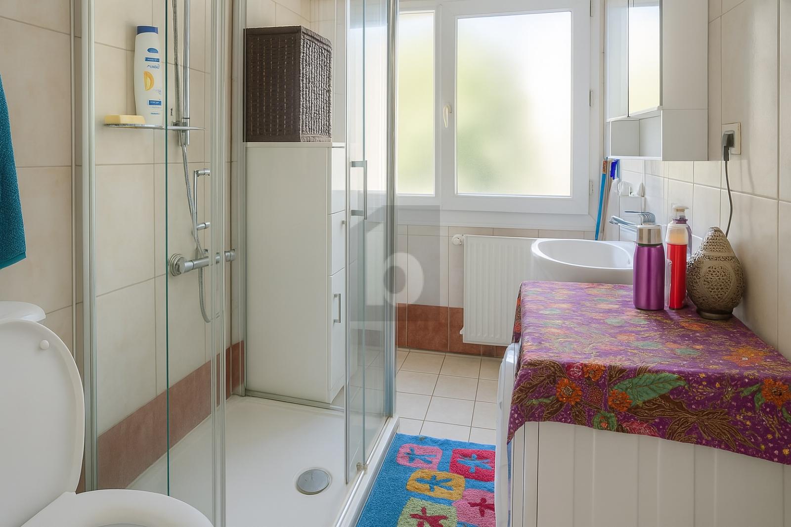 AU SEIN D'UN QUARTIER CALME - 4