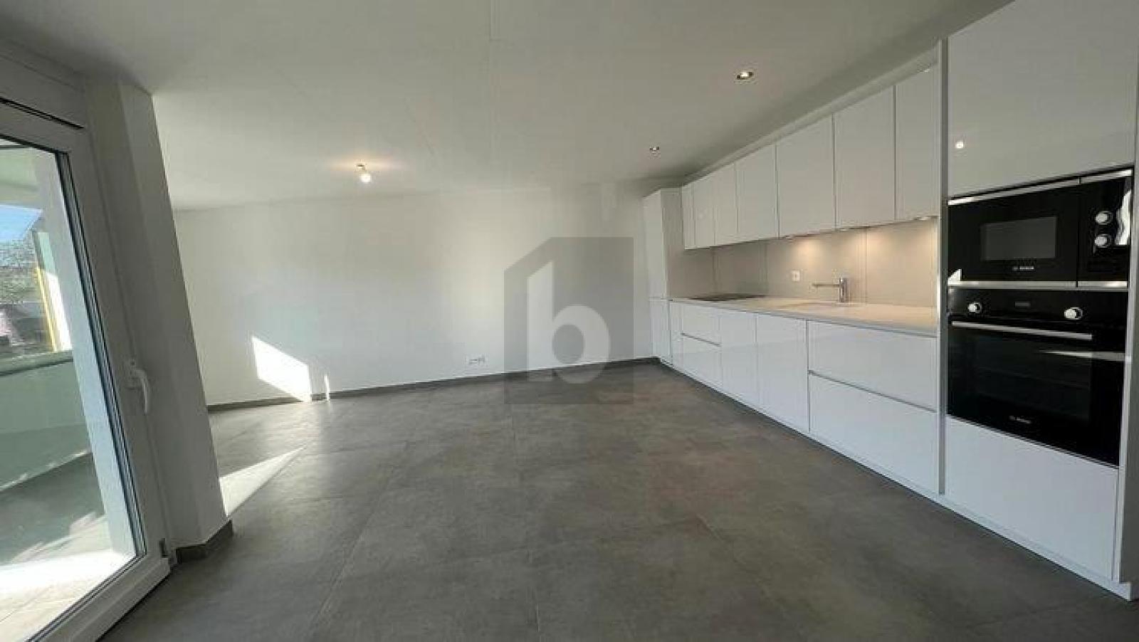 AU CALME ET PROCHE DES COMMERCES - 1