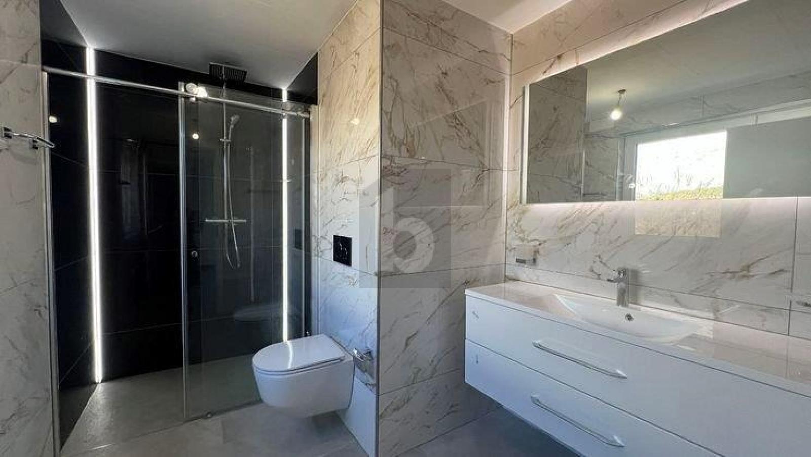 AU CALME ET PROCHE DES COMMERCES - 2