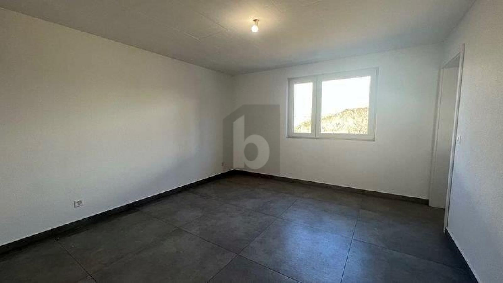 AU CALME ET PROCHE DES COMMERCES - 3