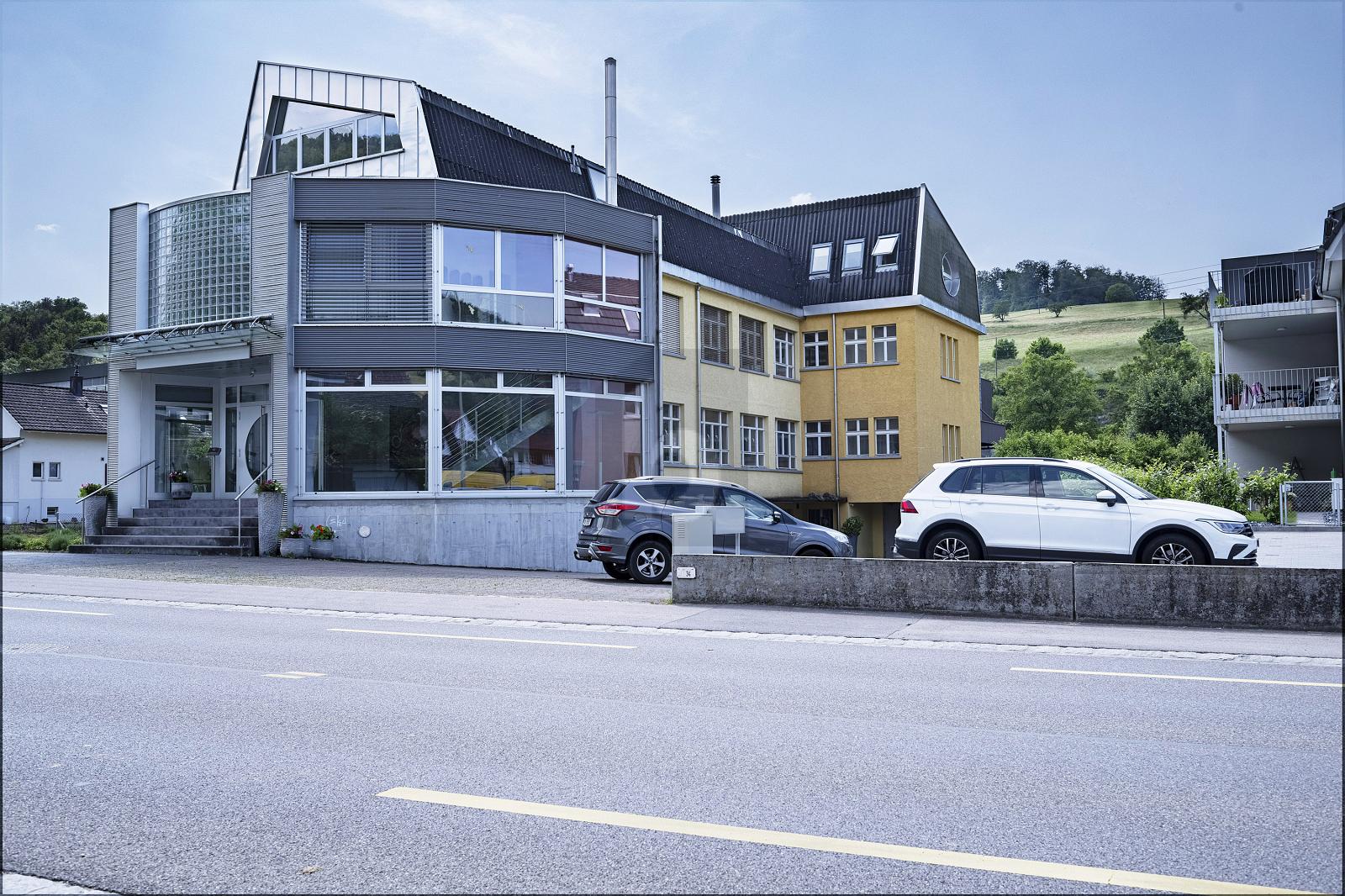 HELLE BÜRORÄUMLICHKEITEN IN KREATIVEM UMFELD - 0