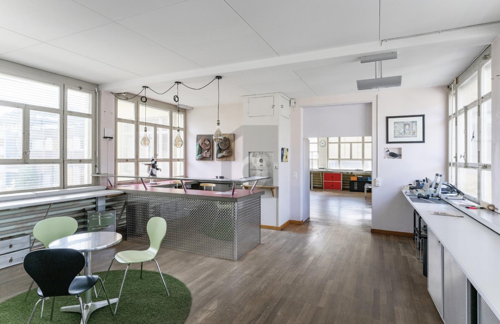 HELLE BÜRORÄUMLICHKEITEN IN KREATIVEM UMFELD - 2