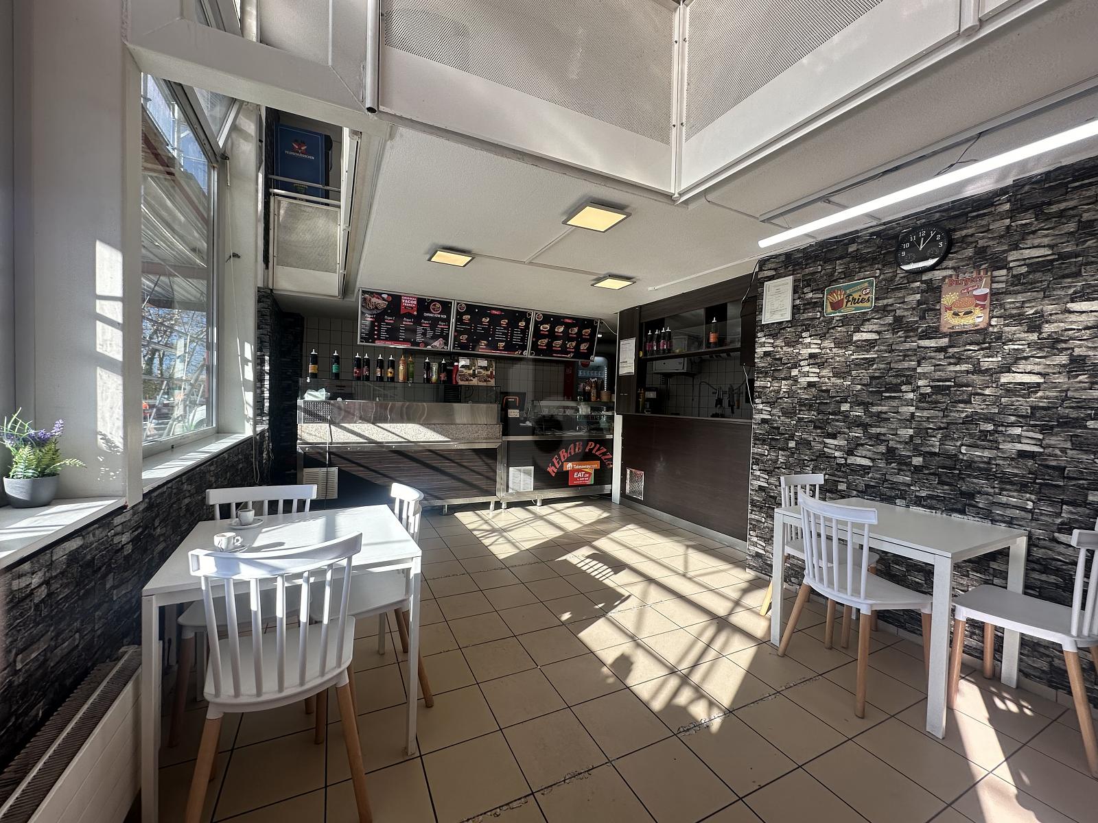 CHARMANT ET CENTRAL AVEC UNE CLIENTÈLE D'HABITUÉS - 0