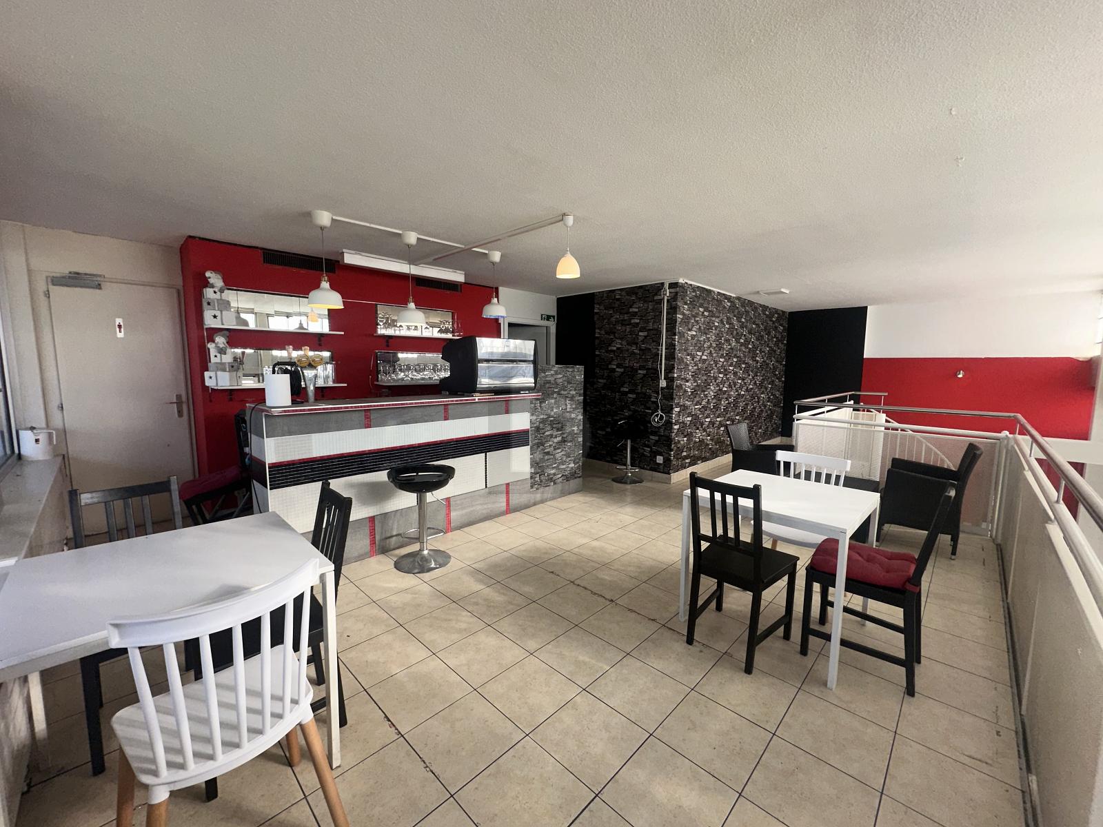 CHARMANT ET CENTRAL AVEC UNE CLIENTÈLE D'HABITUÉS - 1