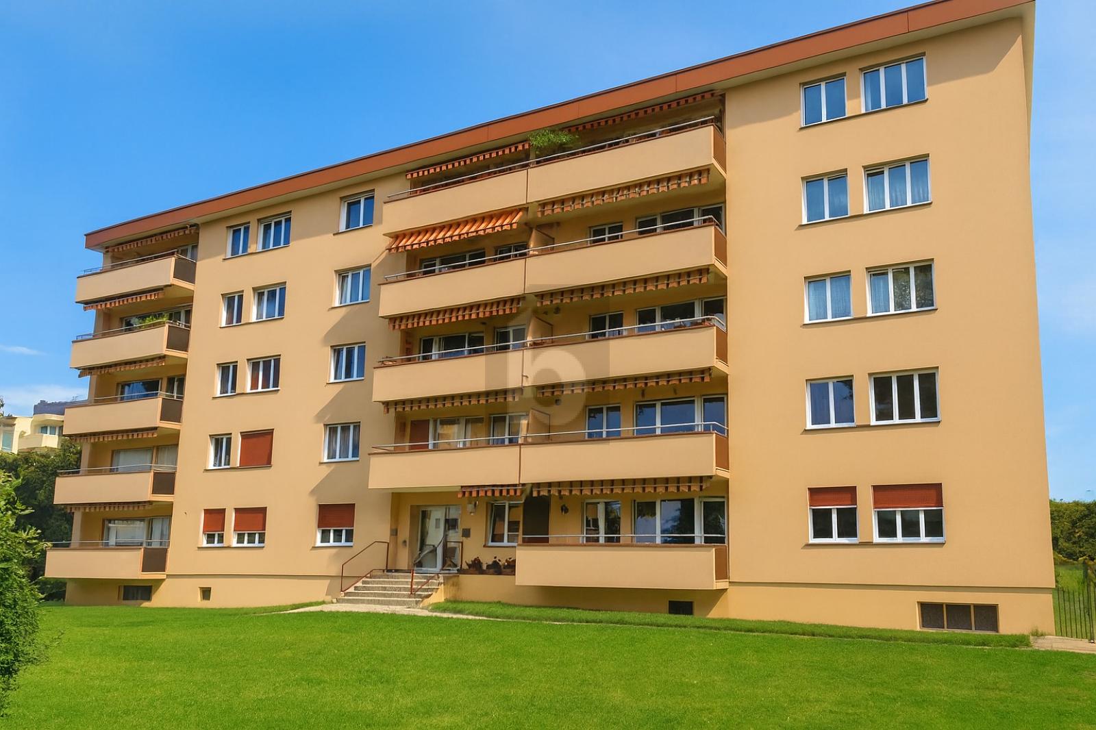 ENTIÈREMENT RÉNOVÉ, DERNIER ÉTAGE AVEC BALCON - 0