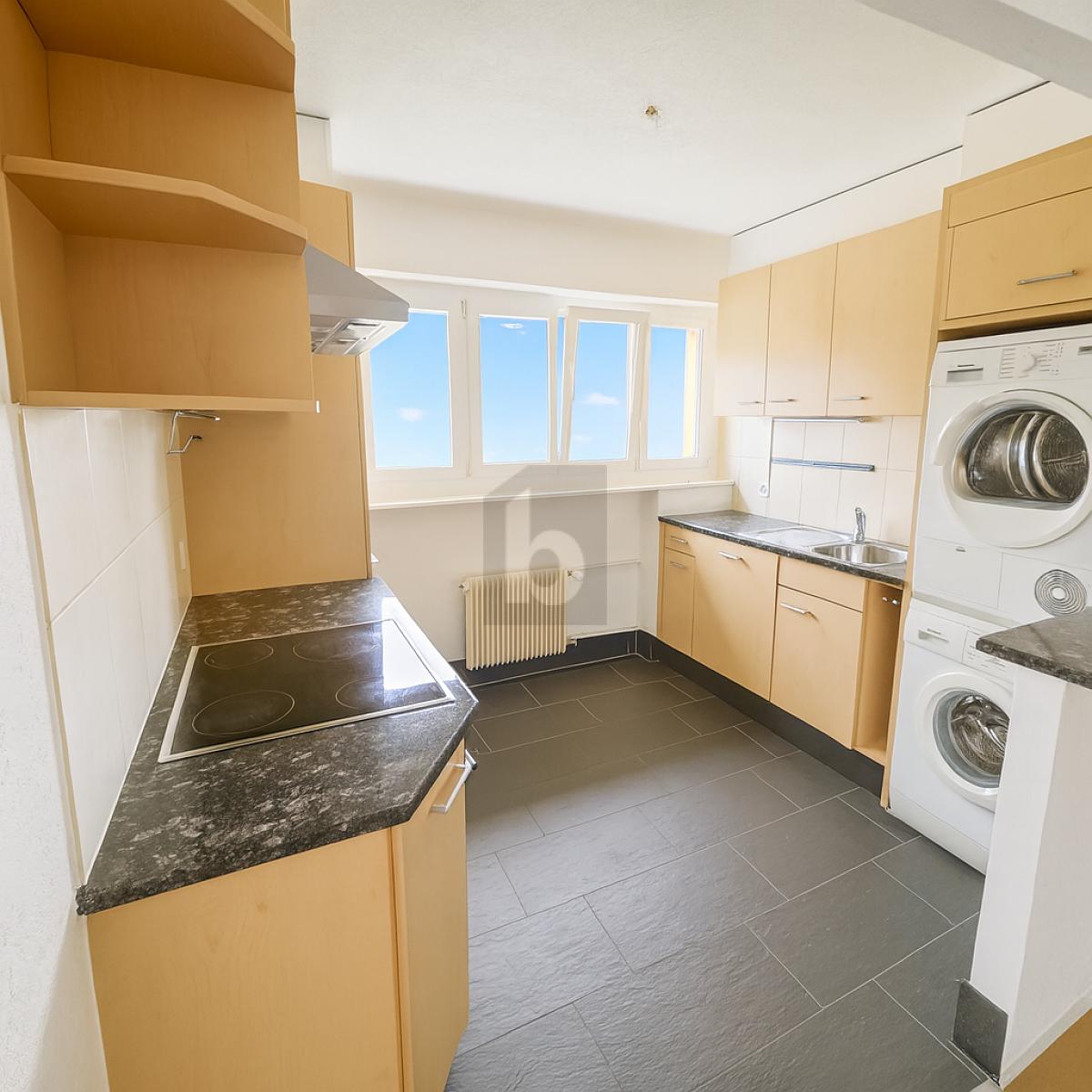 ENTIÈREMENT RÉNOVÉ, DERNIER ÉTAGE AVEC BALCON - 3