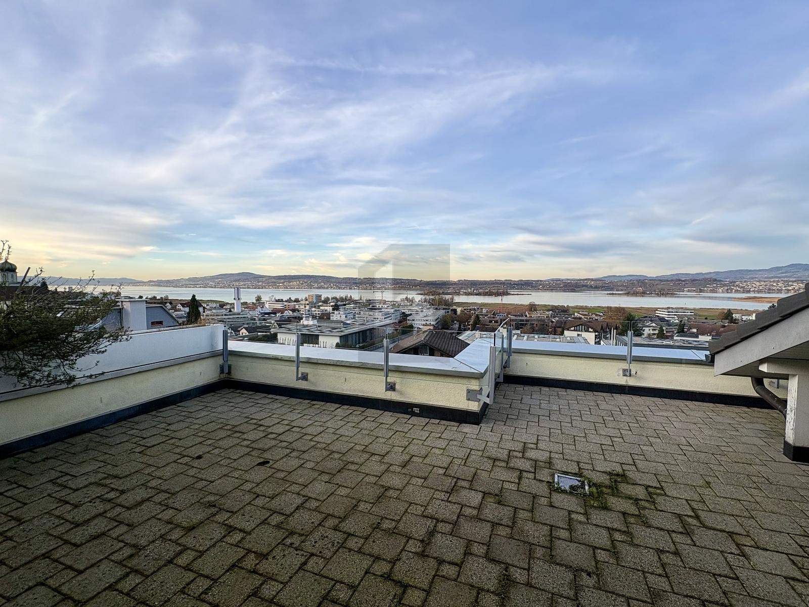 RUHIG, ZENTRAL UND MIT SEESICHT - 0