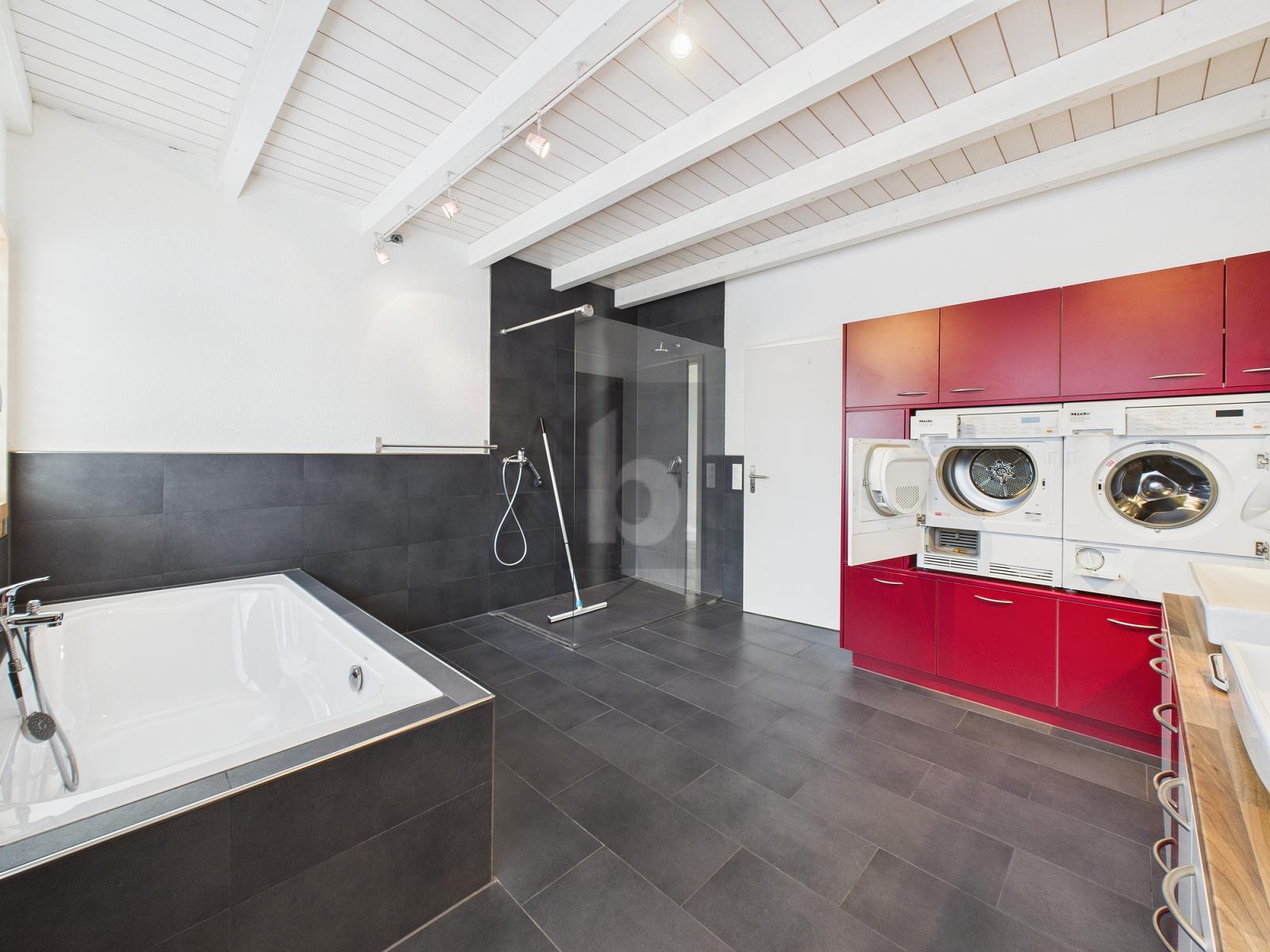 HOHE RÄUME MIT SONNIGER TERRASSE! - 2