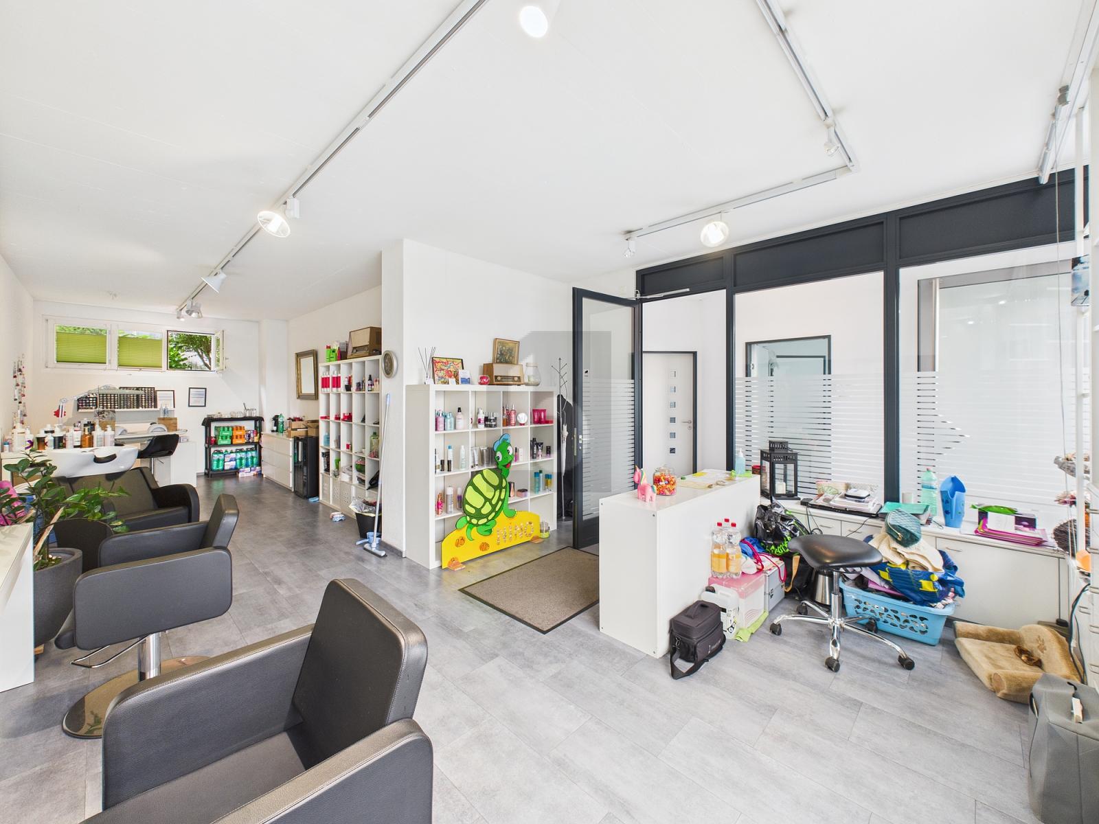 HOCHWERTIG UND REPRÄSENTATIV MIT FENSTERFRONT! - 0