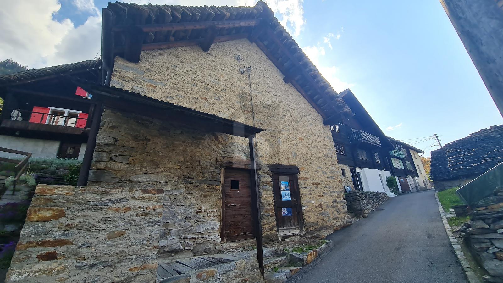 TRANQUILLO E SOLEGGIATO, CON VISTA APERTA - 1