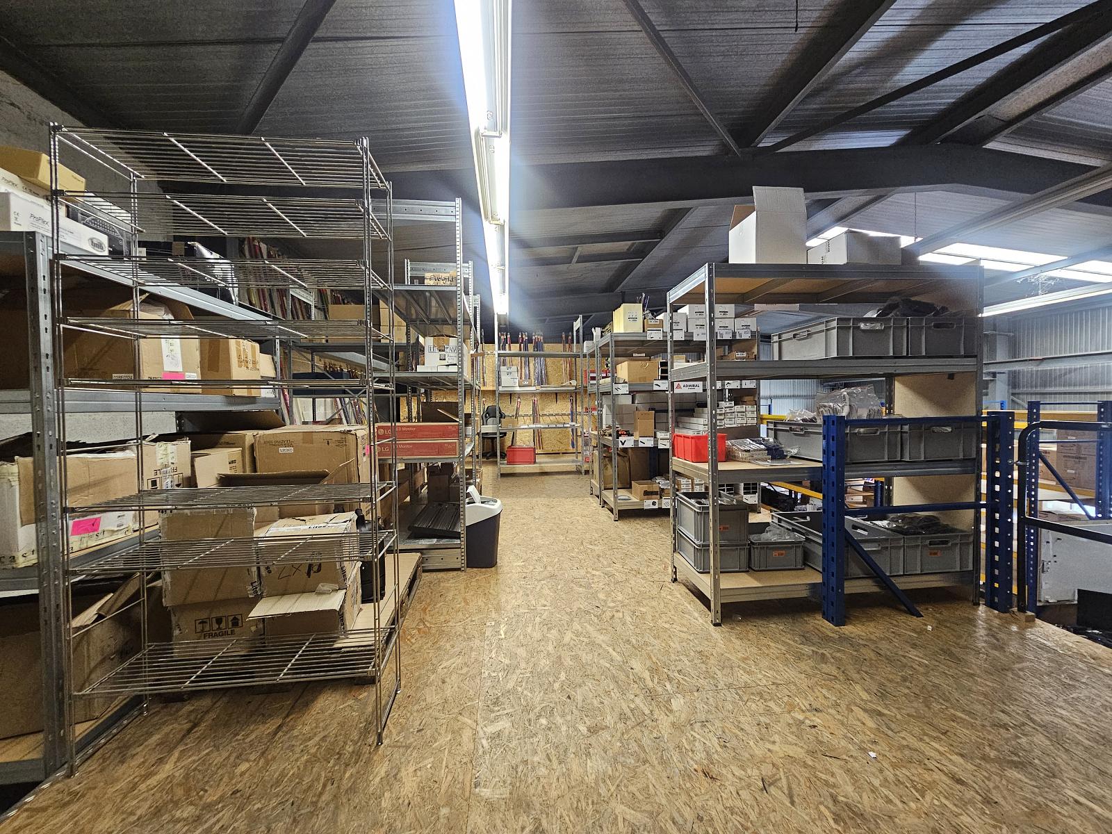 GRANDE HALLE AVEC MEZZANINE ! - 4