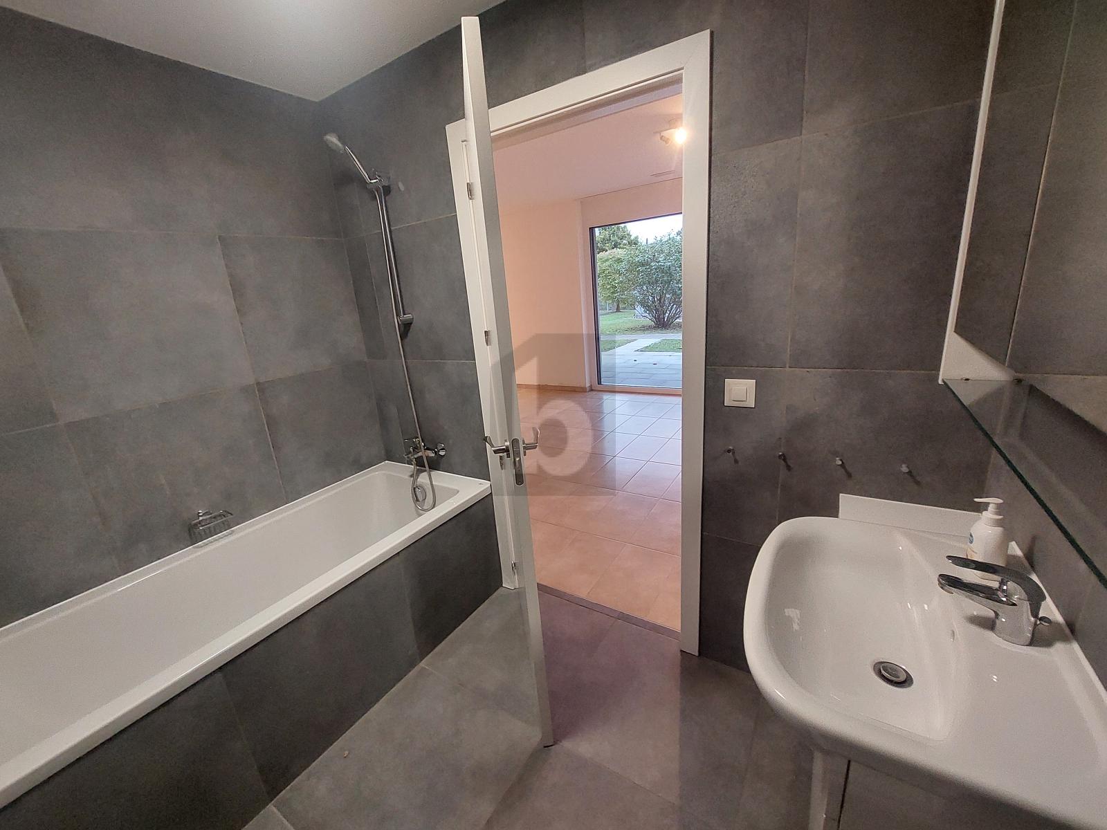 ZENTRAL GELEGEN MIT SITZPLATZ - 2