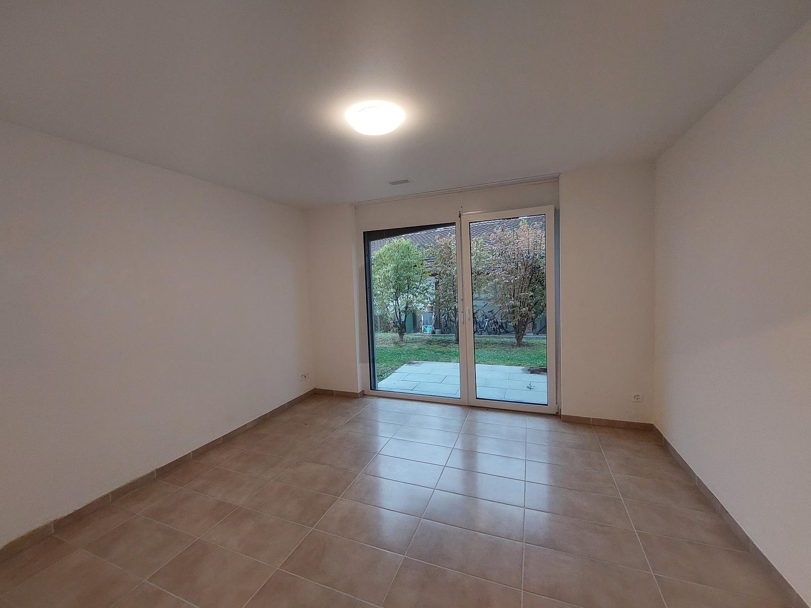 ZENTRAL GELEGEN MIT SITZPLATZ - 3