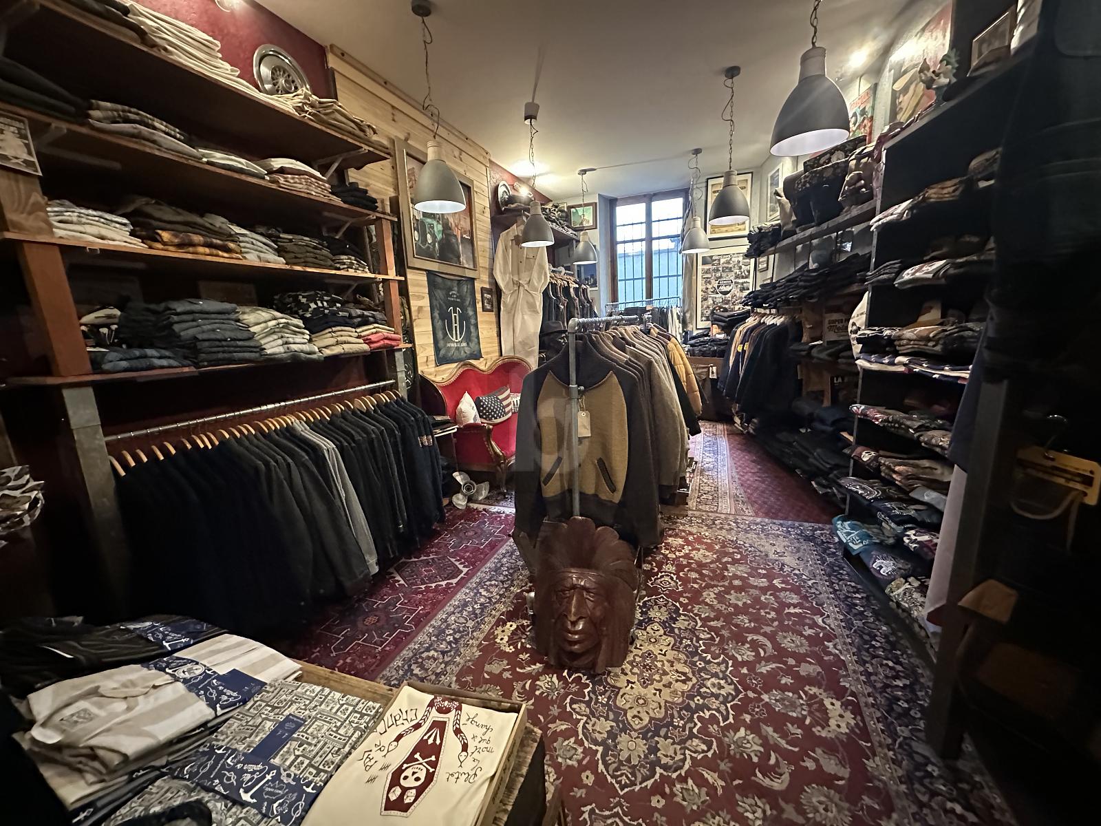 MAGASIN DE VÊTEMENTS AUX EAUX-VIVES - 1