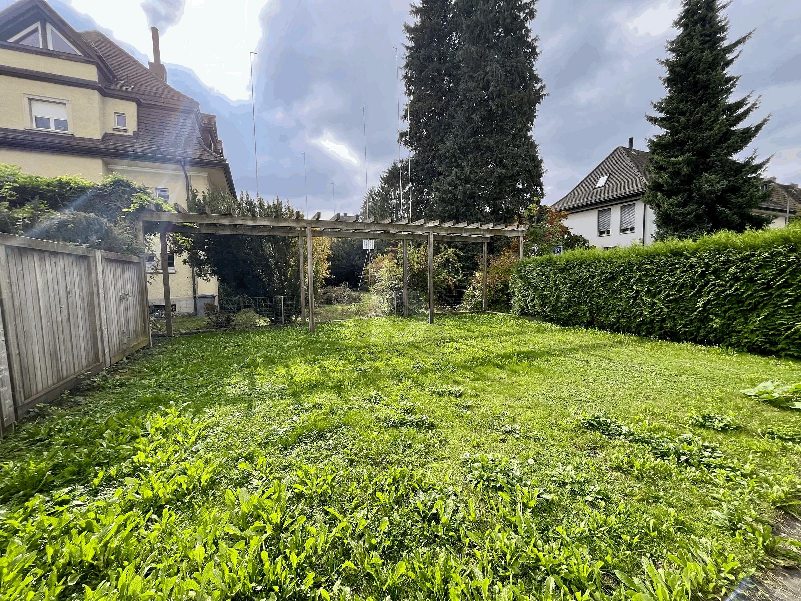 GROSSER GARTEN UND FRISCH RENOVIERTE KÜCHE - 0