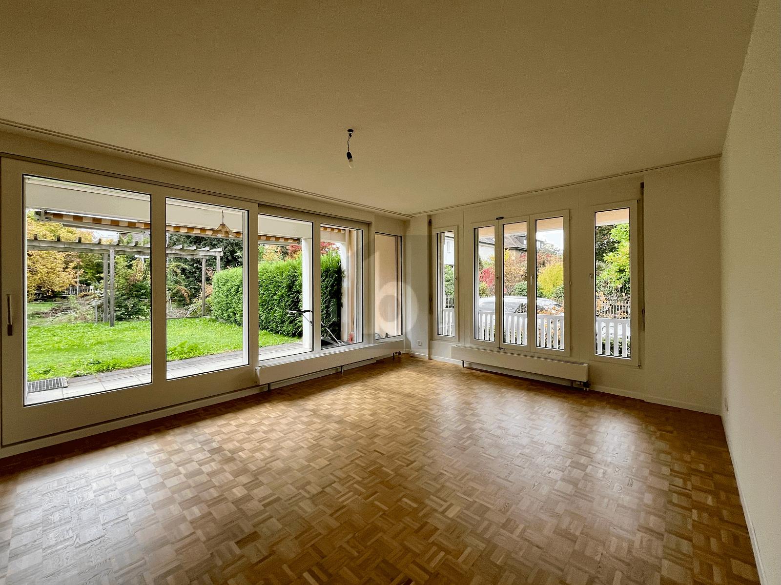 GROSSER GARTEN UND FRISCH RENOVIERTE KÜCHE - 2