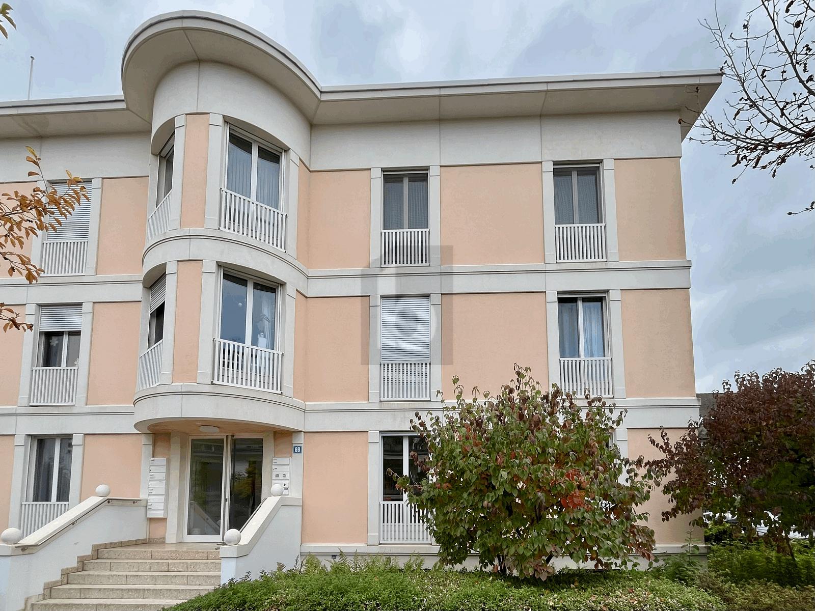 GROSSER GARTEN UND FRISCH RENOVIERTE KÜCHE - 4