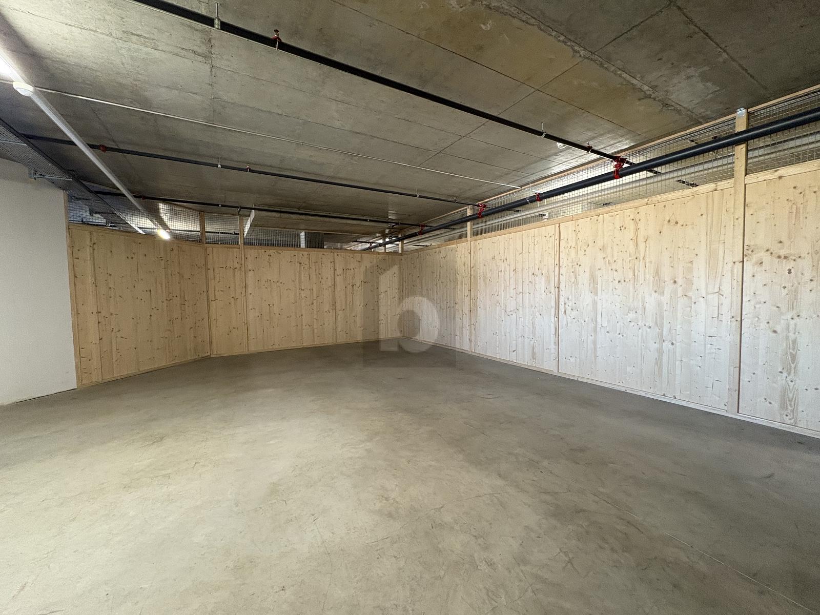 UN ENTREPÔT FACILEMENT ACCESSIBLE - 0