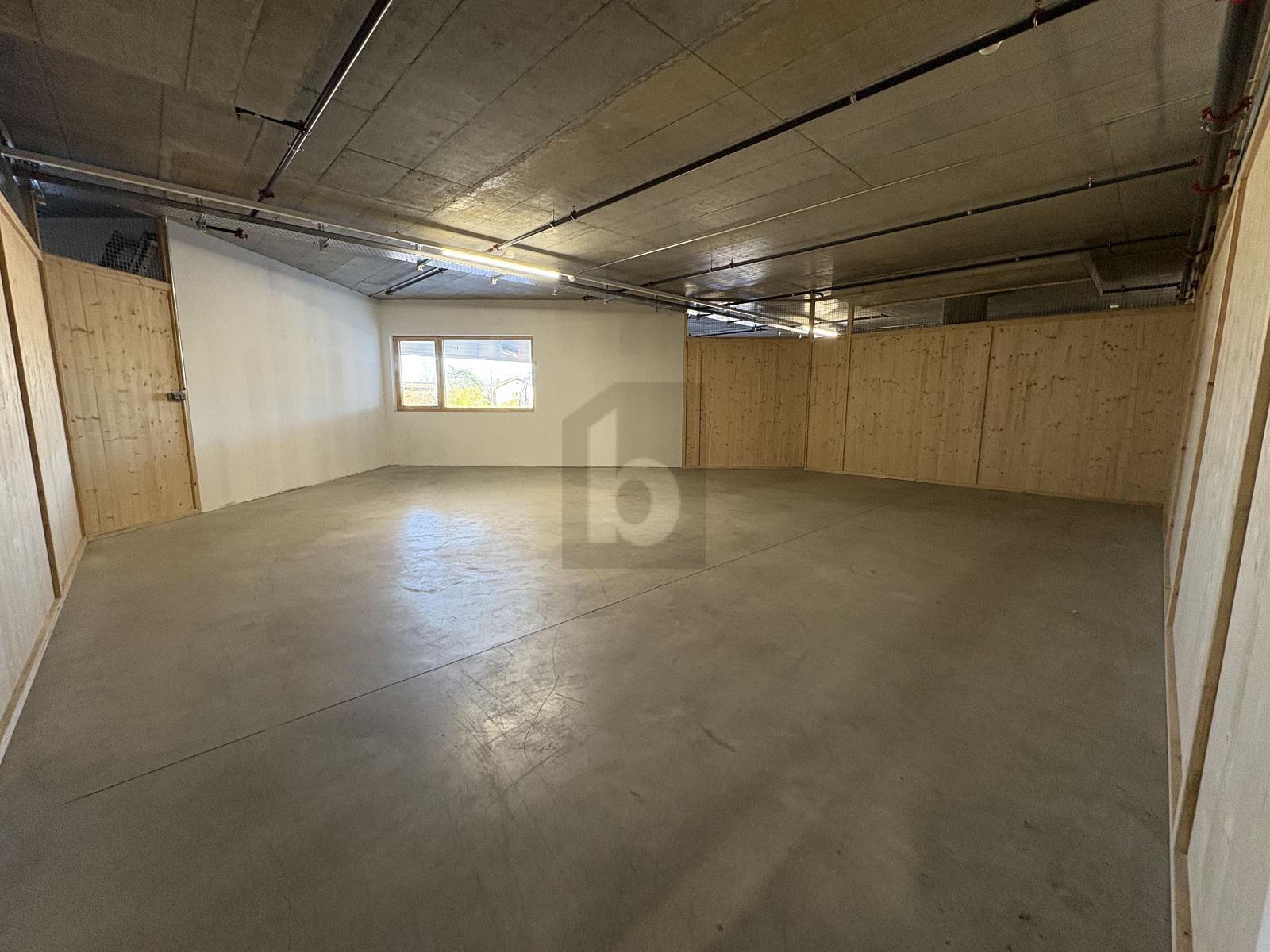 UN ENTREPÔT FACILEMENT ACCESSIBLE - 1