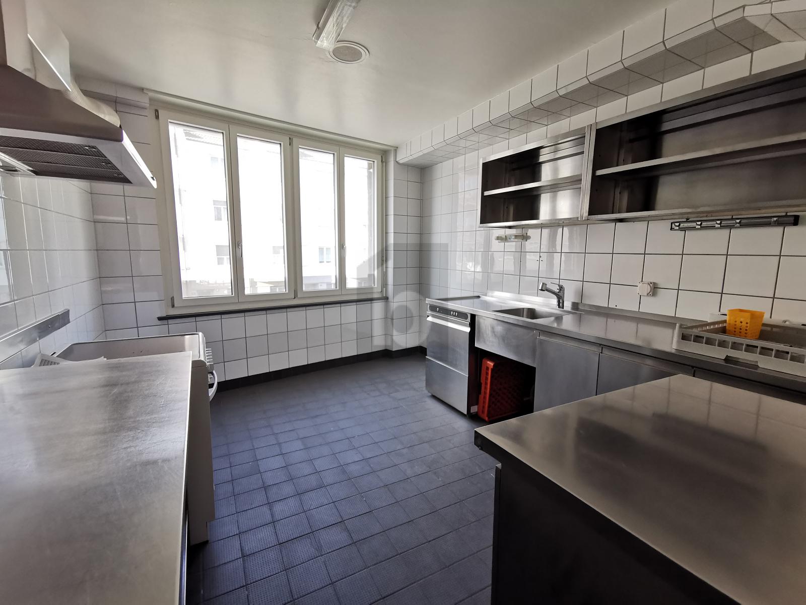 ZENTRALE LAGE, VIELE NUTZUNGSMÖGLICHKEITEN - 2