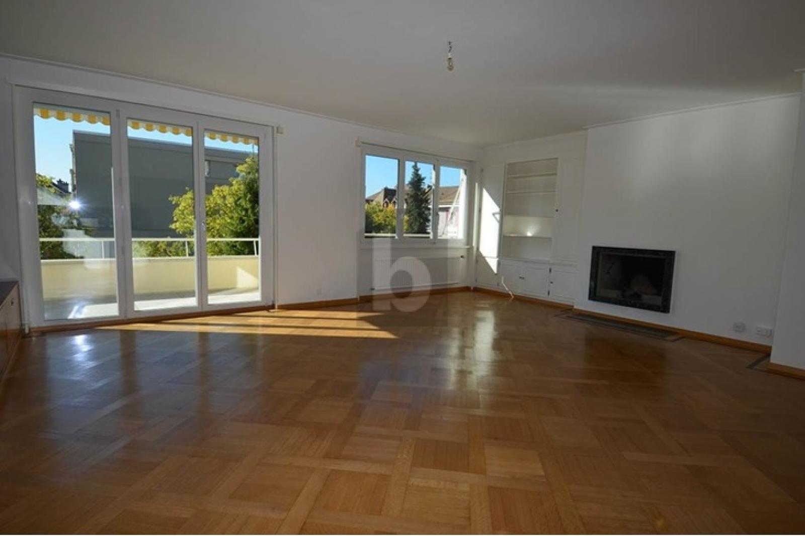 SOUS-GARE AVEC BALCON - 1