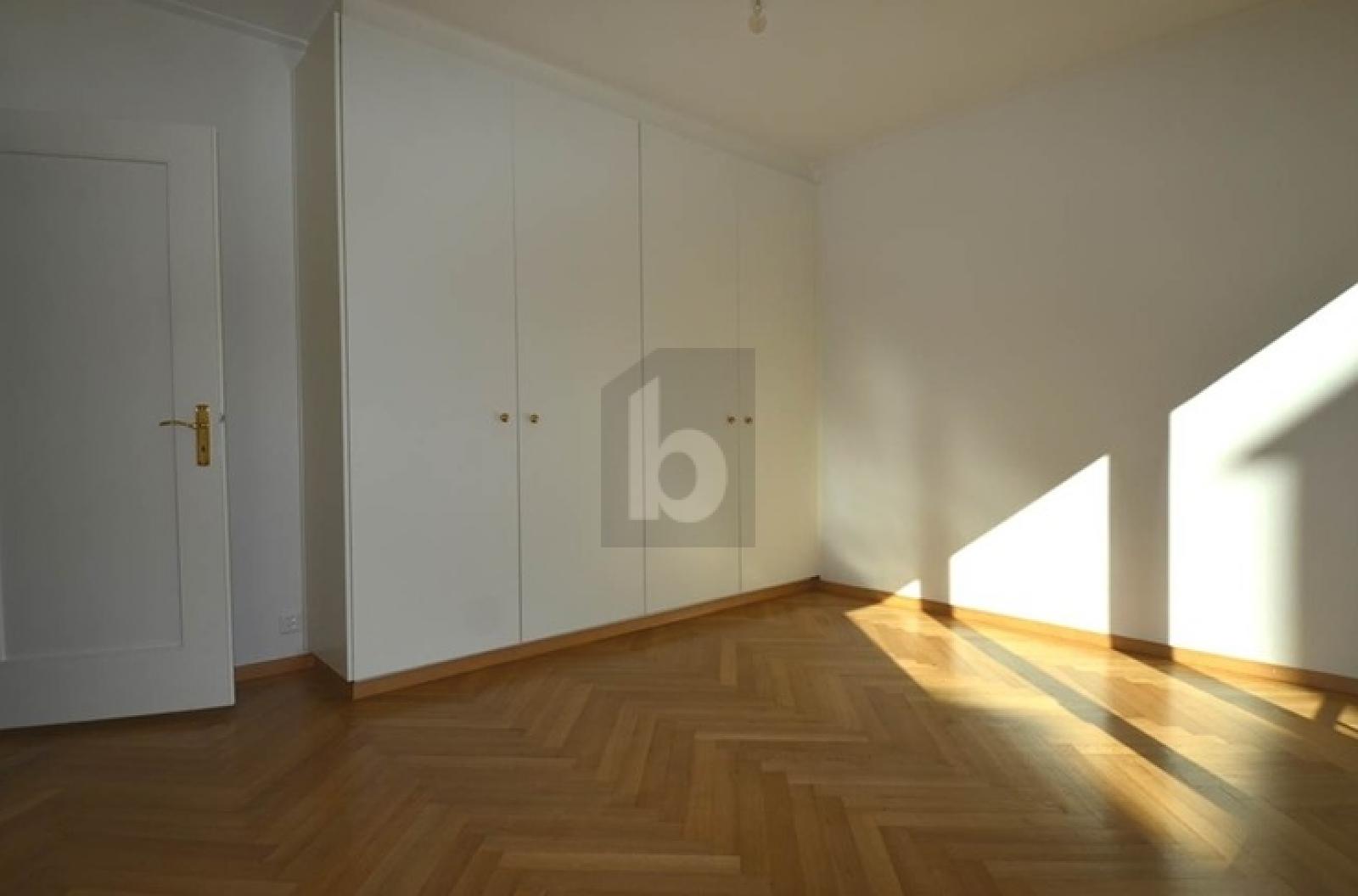 SOUS-GARE AVEC BALCON - 3