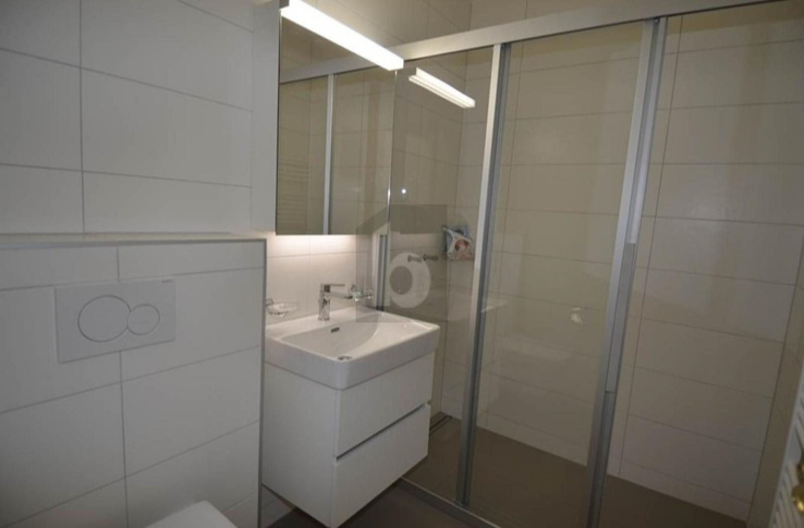 SOUS-GARE AVEC BALCON - 4