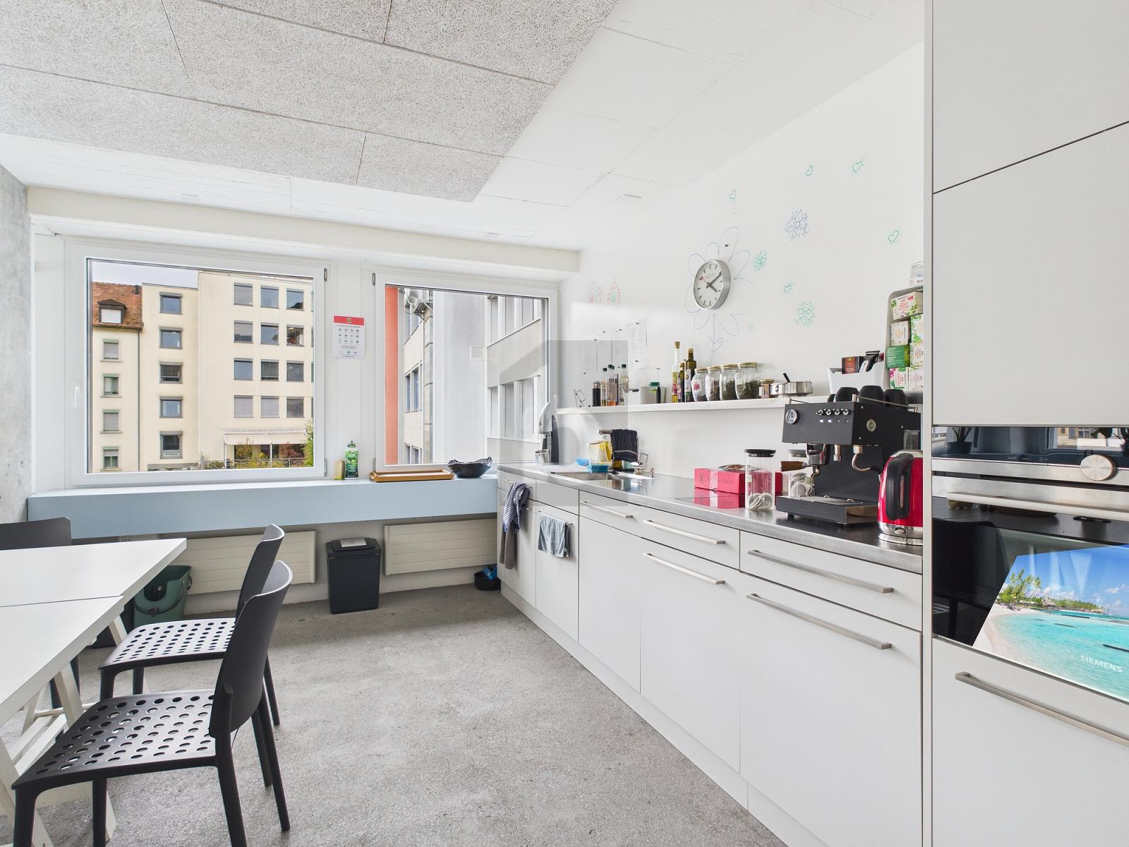 TEILMÖBLIERT AN ZENTRALER LAGE - 2