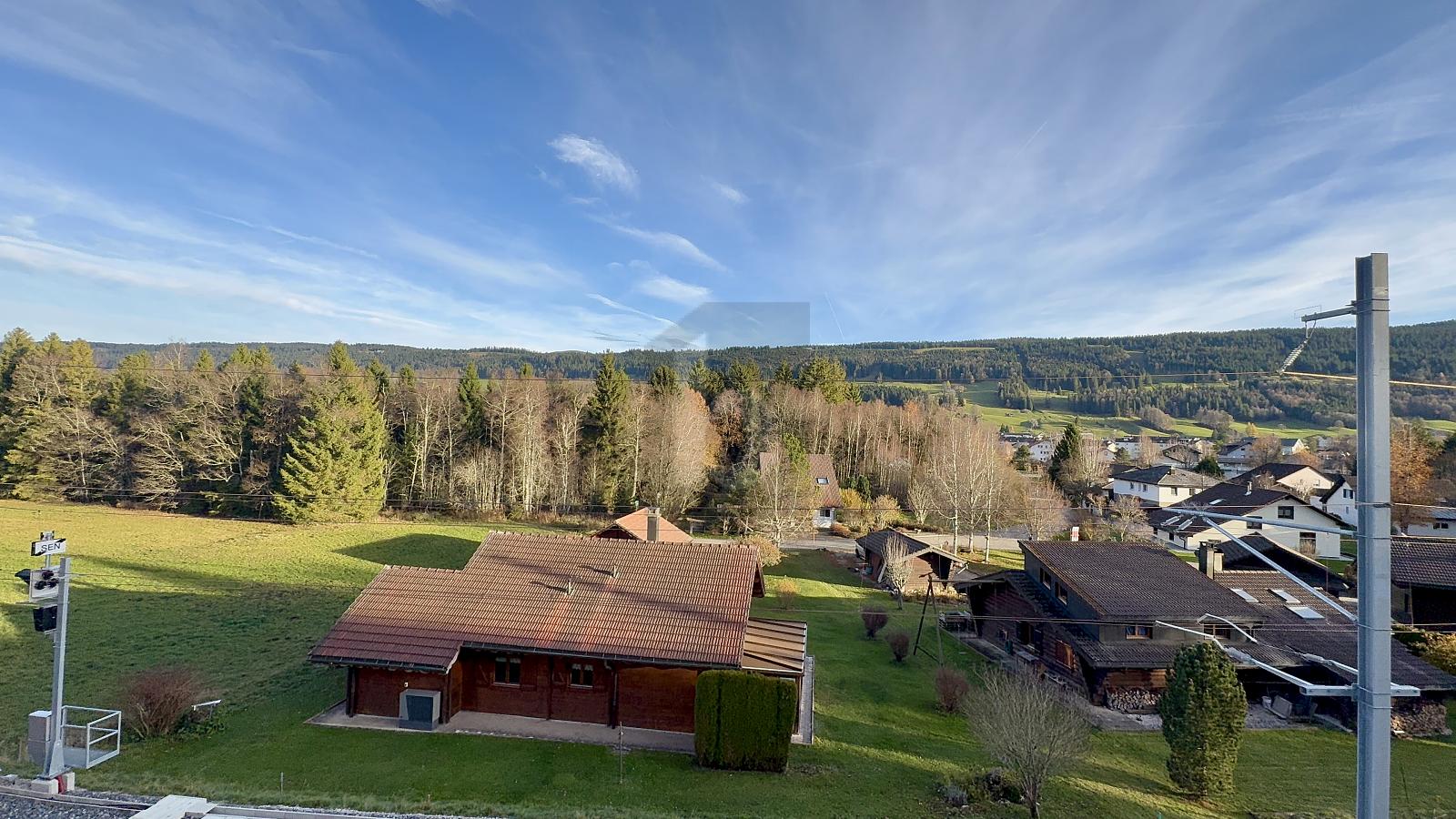 EN PLEIN CENTRE DU VILLAGE - NEUF - 3