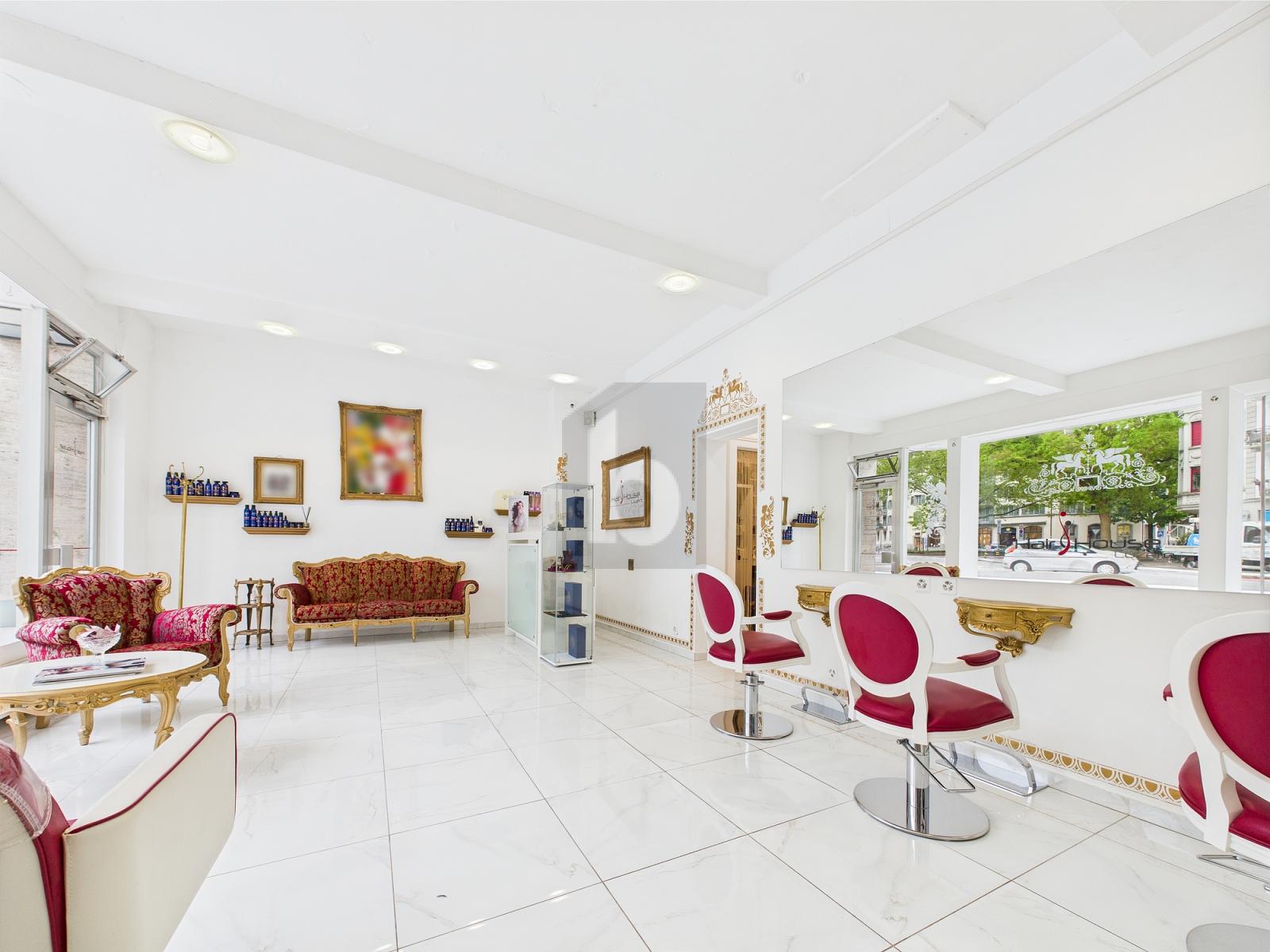 LICHTDURCHFLUTET IM ZENTRUM DER STADT - 2