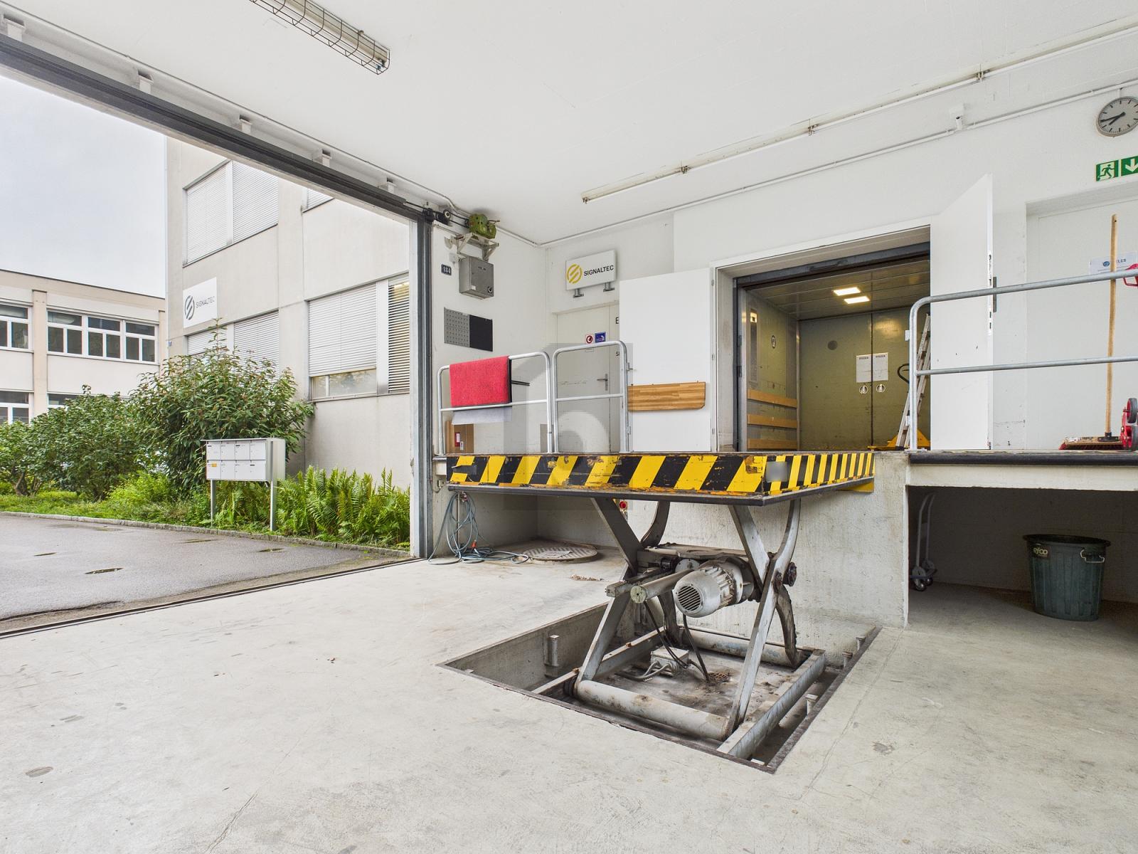 GROSSE FLÄCHE AN GUTER LAGE - 3