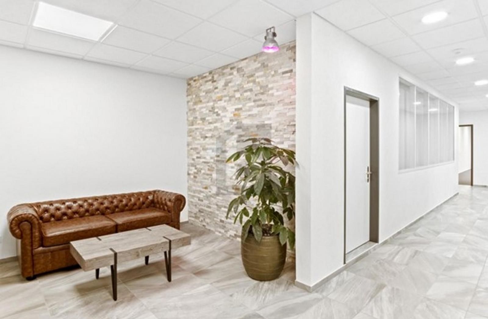 GROSSZÜGIGES UND ATTRAKTIVES BÜRO - 3