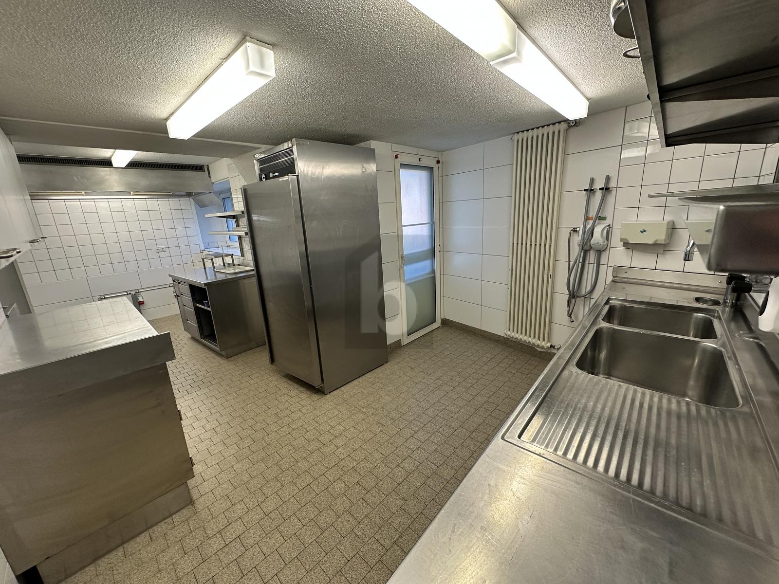 RESERVIERT, BITTE NICHT KONTAKTIEREN - 4