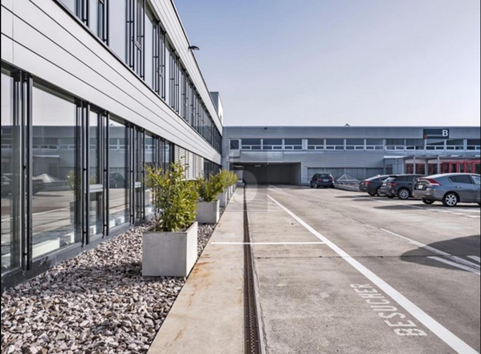 HELLES UND ATTRAKTIVES BÜRO - 1