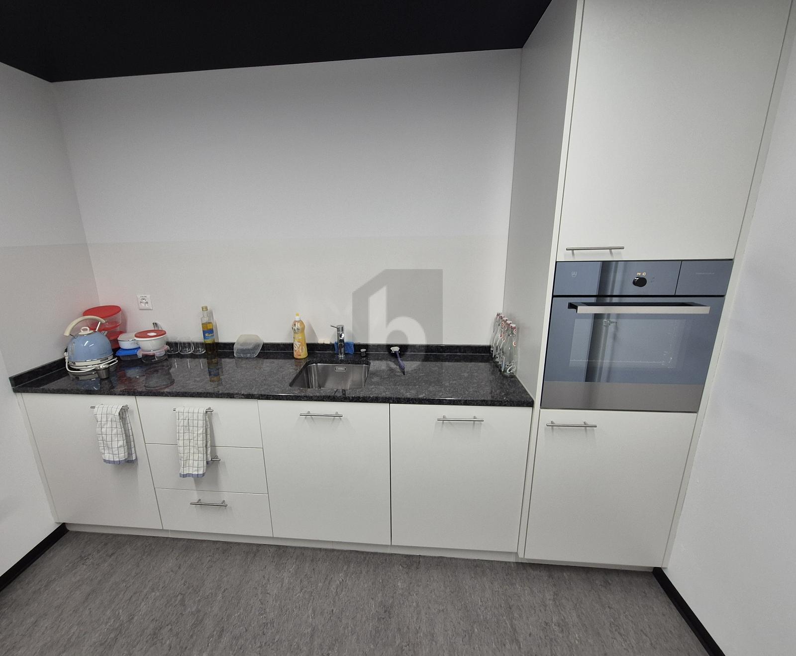 HELLES UND ATTRAKTIVES BÜRO - 2