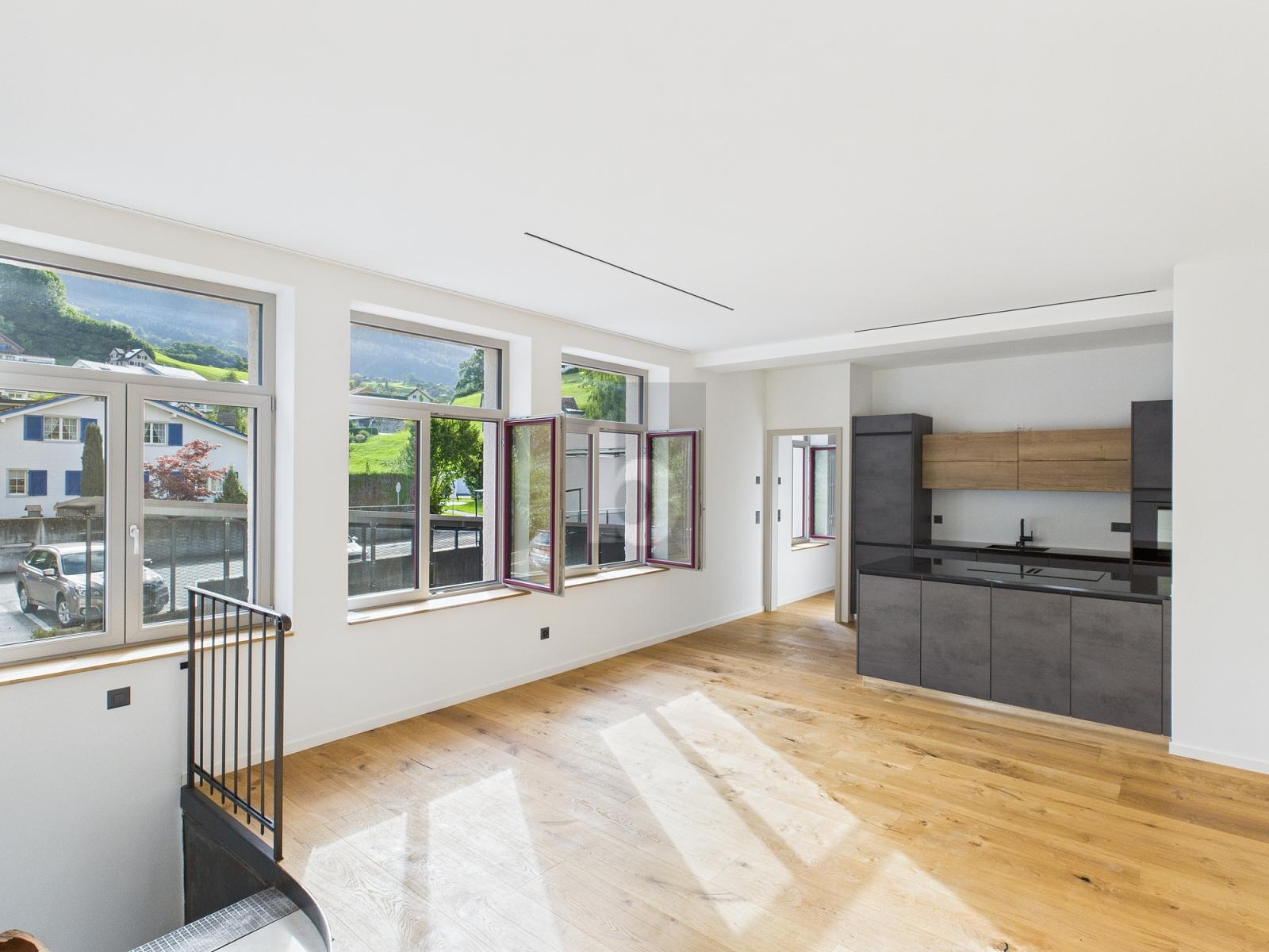 CHARMANT MIT NEUEM GLANZ - 0