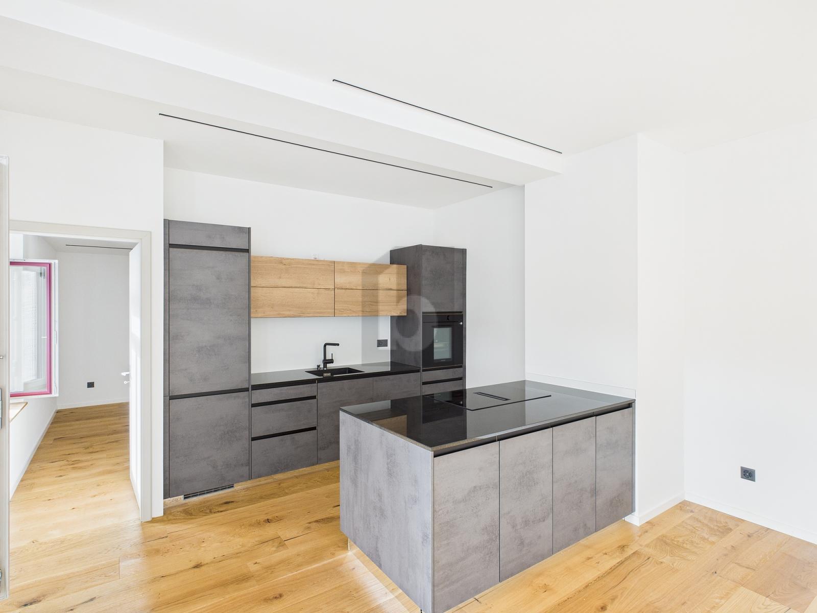 CHARMANT MIT NEUEM GLANZ - 1