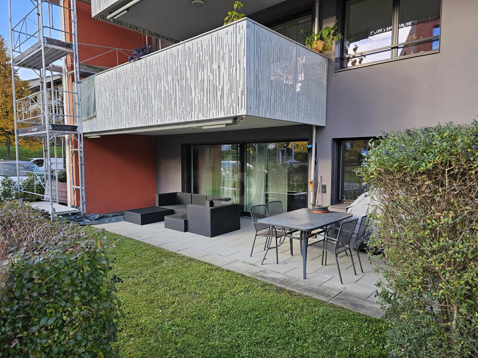 HOCHWERTIG UND STYLISCH MIT SONNIGEM SITZPLATZ! - 0