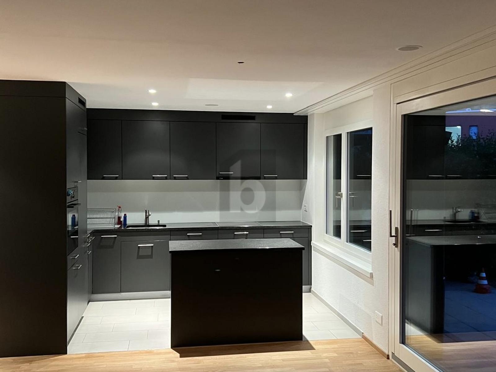 HOCHWERTIG UND STYLISCH MIT SONNIGEM SITZPLATZ! - 1