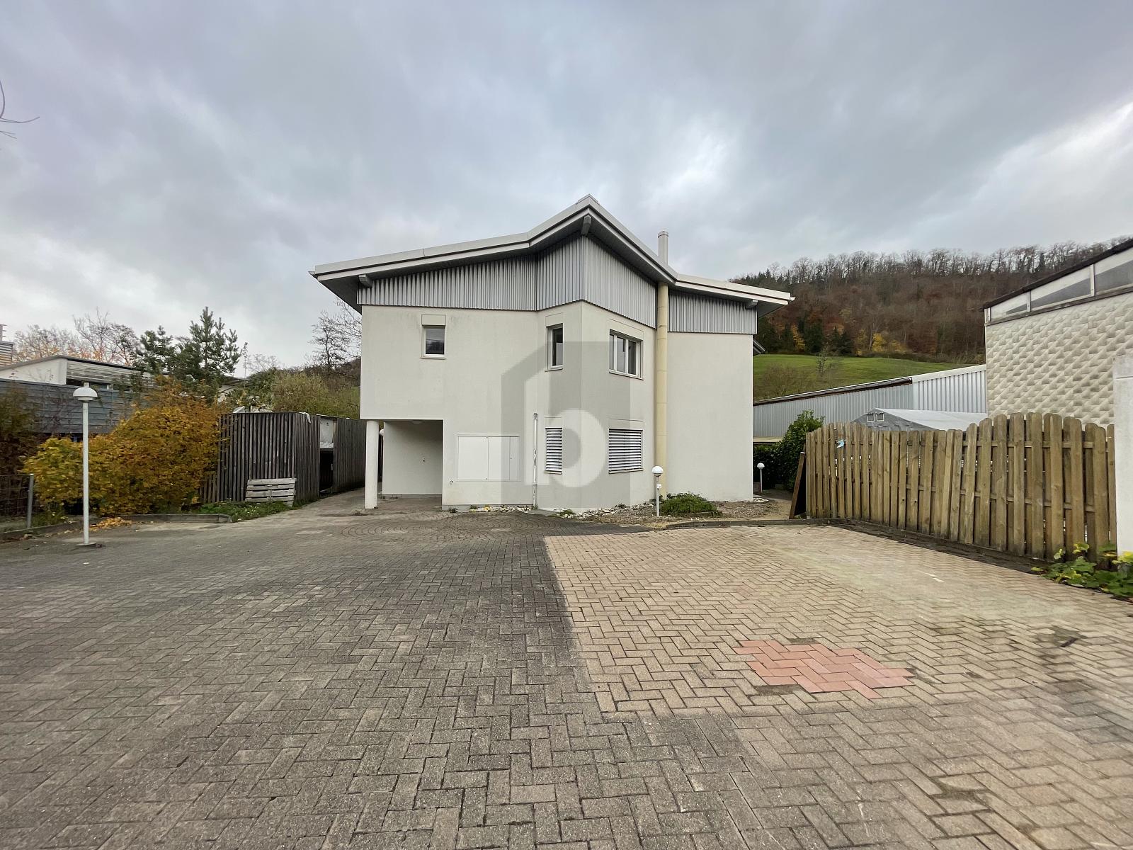 GROSSZÜGIG UND VIELSEITIG NUTZBAR - 0